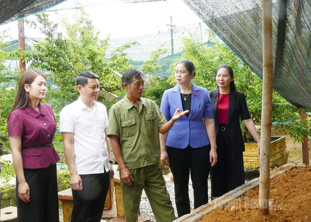 Đoàn ĐBQH tỉnh Tuyên Quang khảo sát tình hình thực hiện chính quyền địa phương hai cấp tại xã Tân Quang