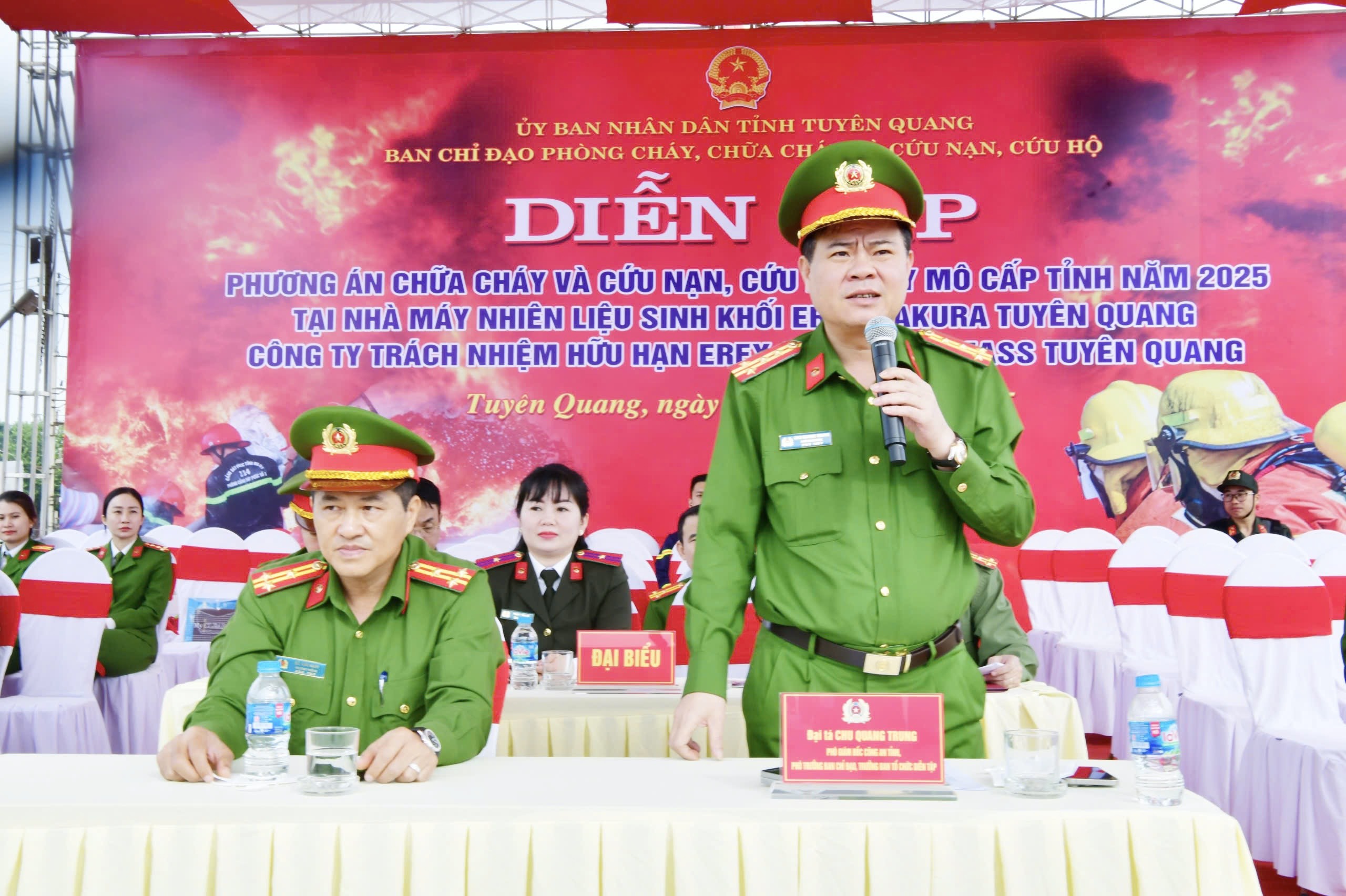 HƠN 300 NGƯỜI THAM GIA TỔNG DUYỆT PHƯƠNG ÁN CHỮA CHÁY VÀ CỨU NẠN CỨU HỘ QUY MÔ CẤP TỈNH NĂM 2025