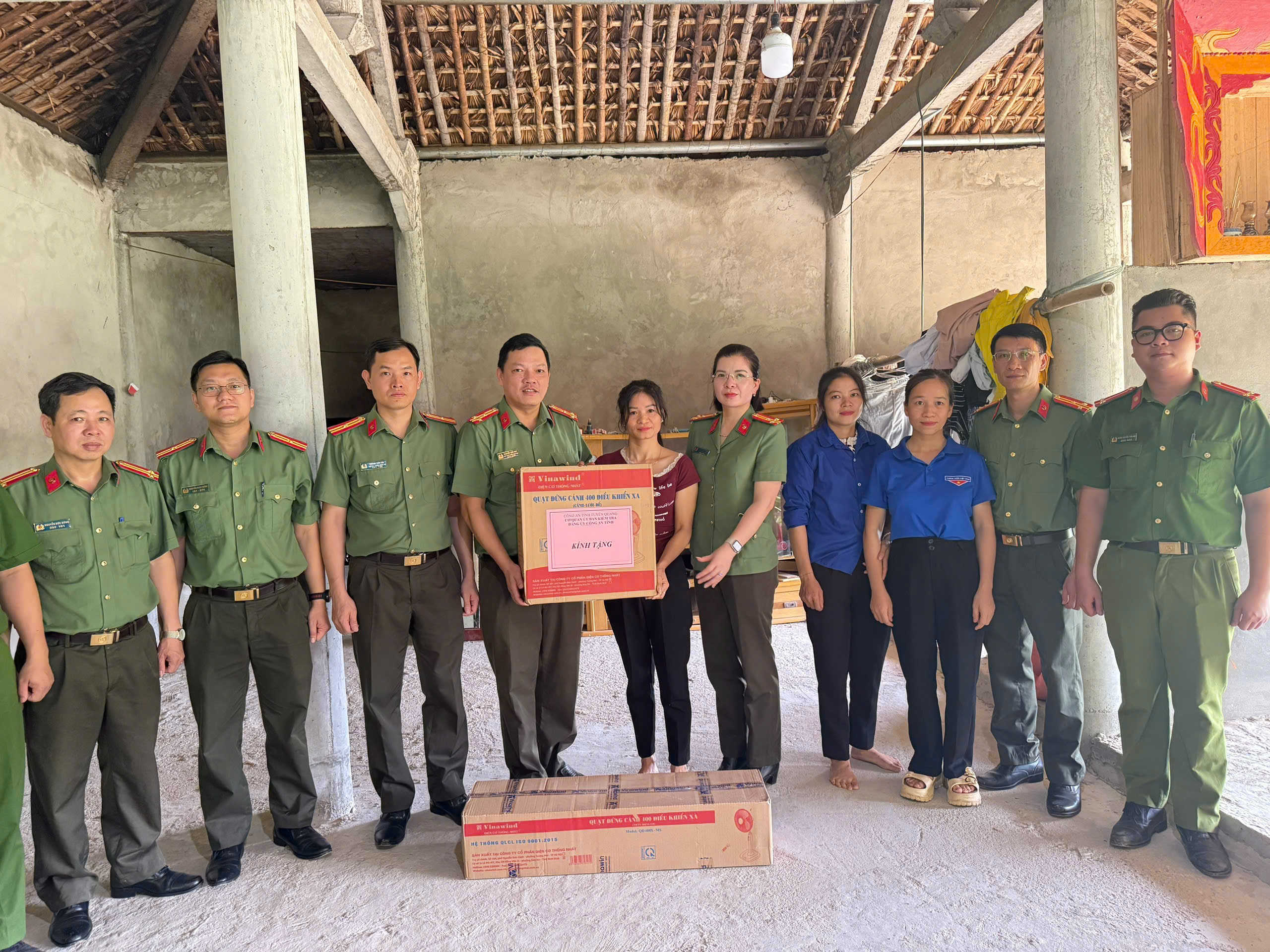 GẦN DÂN TỪ NHỮNG VIỆC LÀM GIẢN DỊ