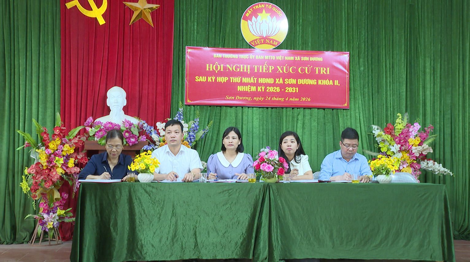 Tổ đại biểu số 3 HĐND xã tiếp xúc cử tri tại thôn Đồng Tiến