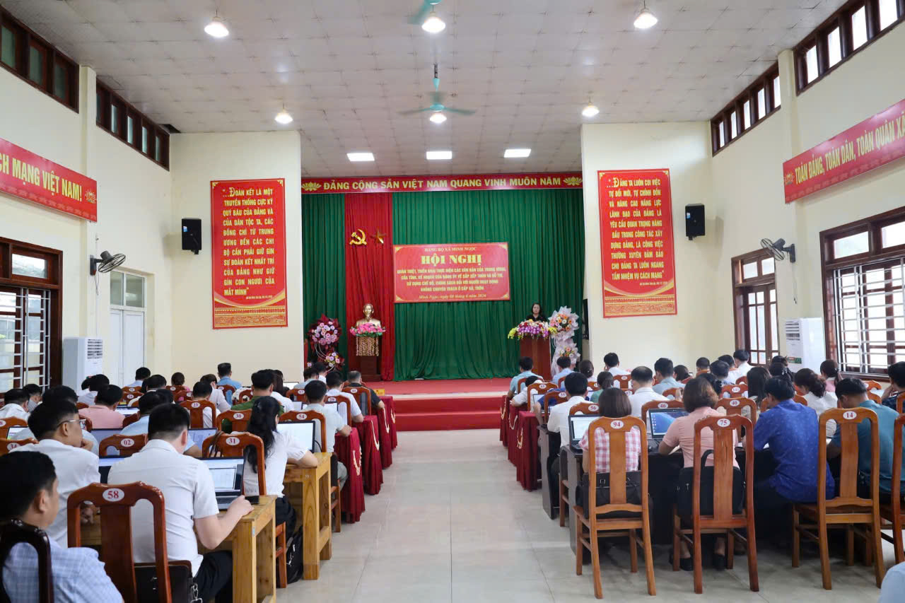 XÃ MINH NGỌC TRIỂN KHAI THỰC HIỆN CÁC VĂN BẢN VỀ SẮP XẾP THÔN VÀ BỐ TRÍ, SỬ DỤNG NGƯỜI HOẠT ĐỘNG KHÔNG CHUYÊN TRÁCH