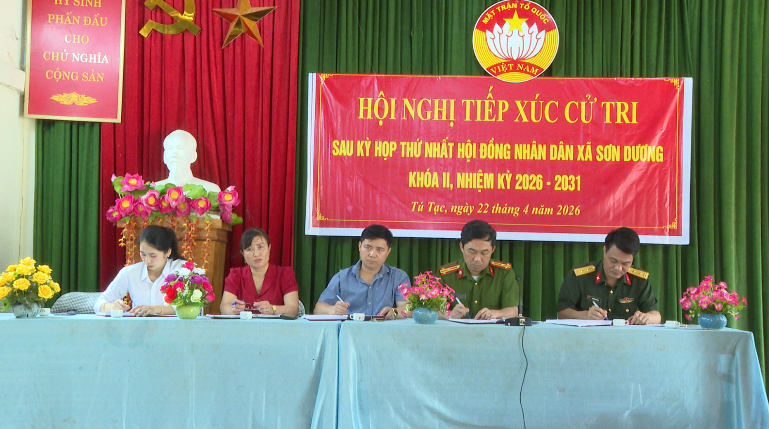 Tổ đại biểu số 4 HĐND xã Sơn Dương tiếp xúc cử tri thôn Tú Tạc, Đồng Hoan