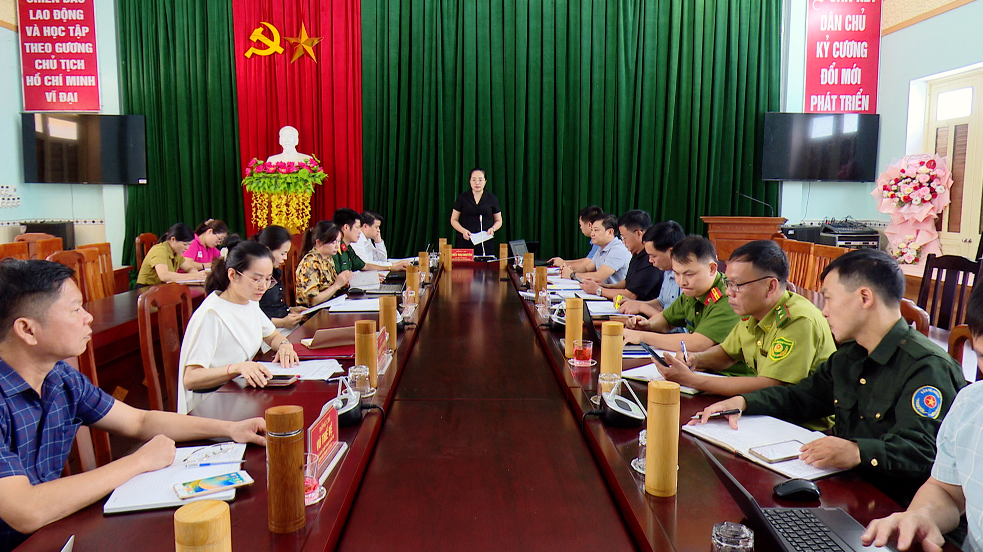 Uỷ ban nhân dân xã Minh Quang họp thành viên kỳ tháng 6 năm 2026