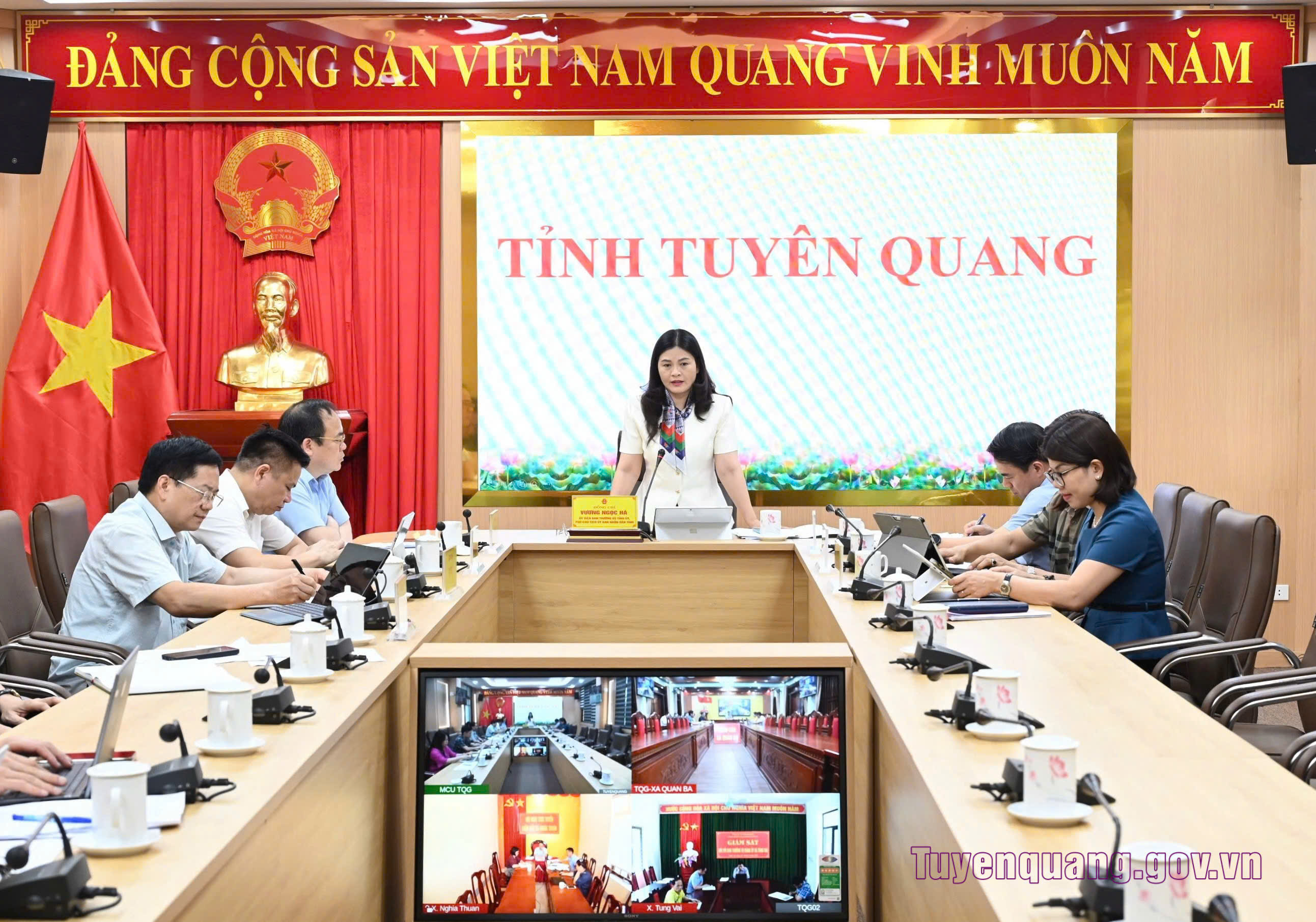 Phó Chủ tịch UBND tỉnh Vương Ngọc Hà làm việc với các xã về phát triển văn hóa - xã hội