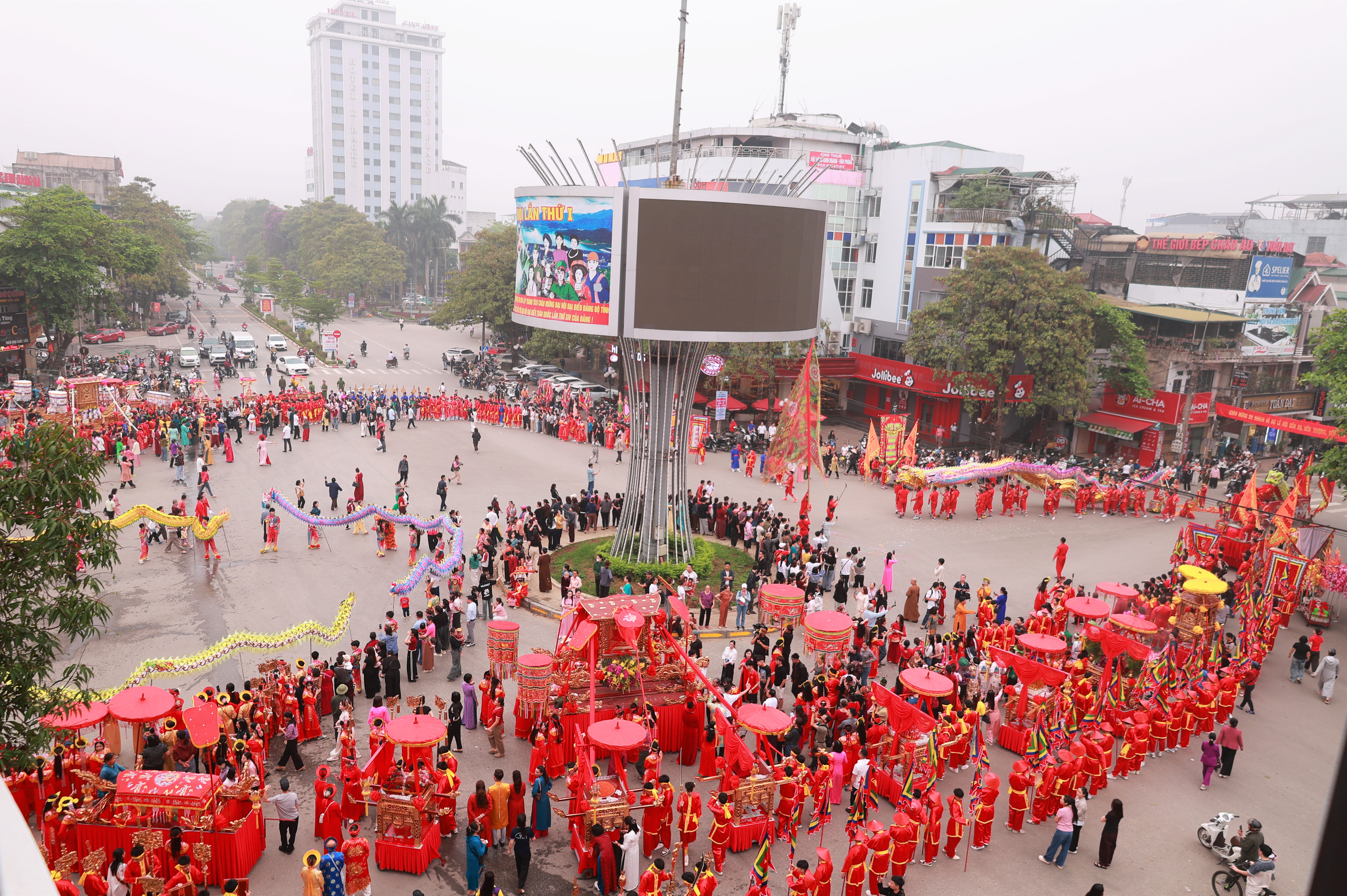 Rước Mẫu hoàn cung từ đền Hạ về đền Thượng, đền Ỷ La – Khép lại mùa lễ hội trang nghiêm, an toàn và thành công