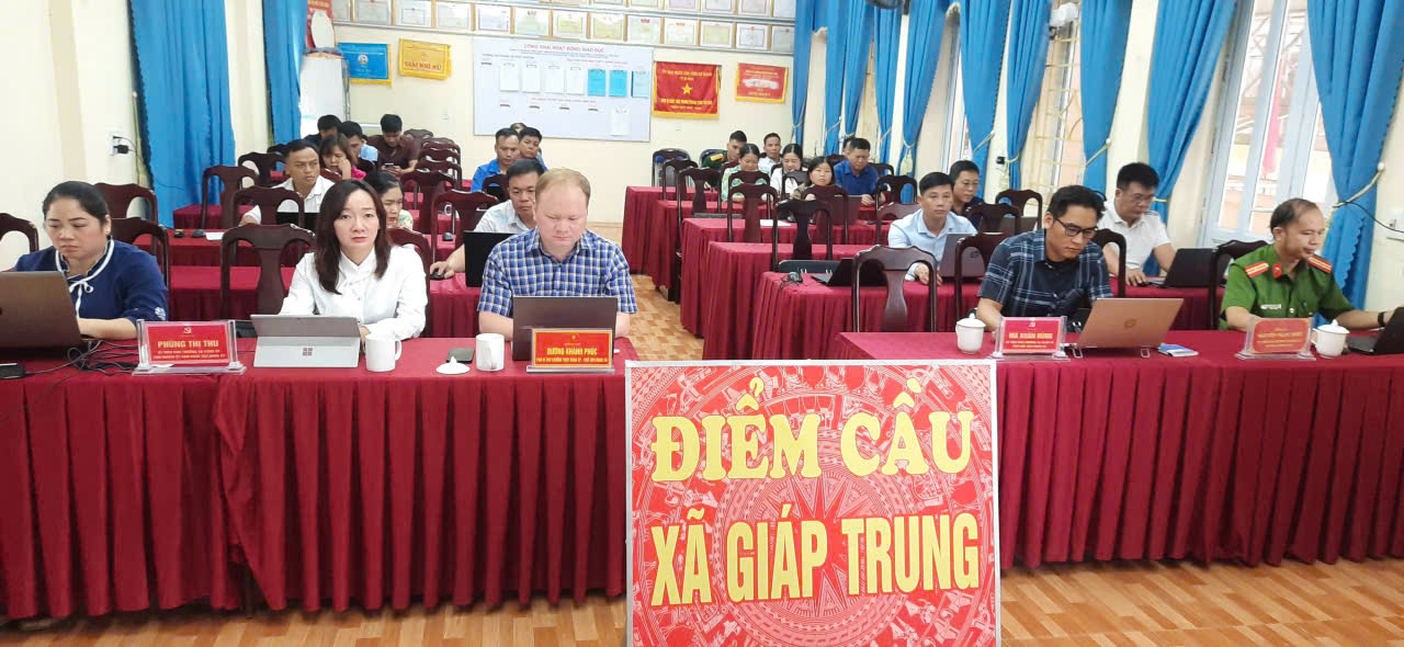 Xã Giáp Trung dự Hội nghị trực tuyến toàn quốc nghiên cứu, học tập, quán triệt và triển khai thực hiện Nghị quyết Hội nghị lần thứ 4 Ban Chấp hành Trung ương Đảng khóa XIV