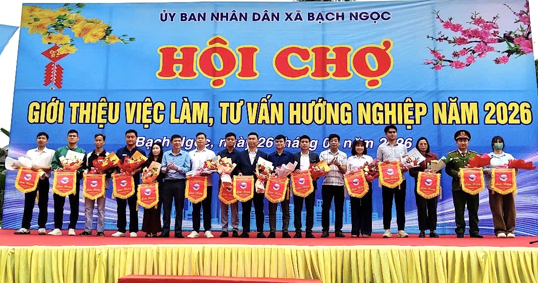 Hội chợ giới thiệu việc làm, tư vấn hướng nghiệp tại xã Bạch Ngọc