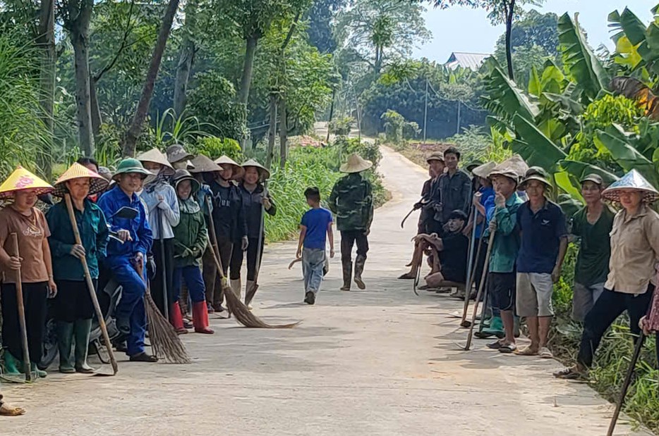 Sôi nổi Ngày “Chủ nhật xanh” tại thôn Nặm Dầu, xã Linh Hồ