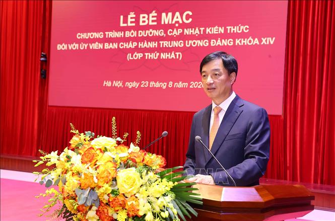 BẾ MẠC CHƯƠNG TRÌNH BỒI DƯỠNG, CẬP NHẬT KIẾN THỨC ĐỐI VỚI ỦY VIÊN TRUNG ƯƠNG ĐẢNG KHÓA XIV