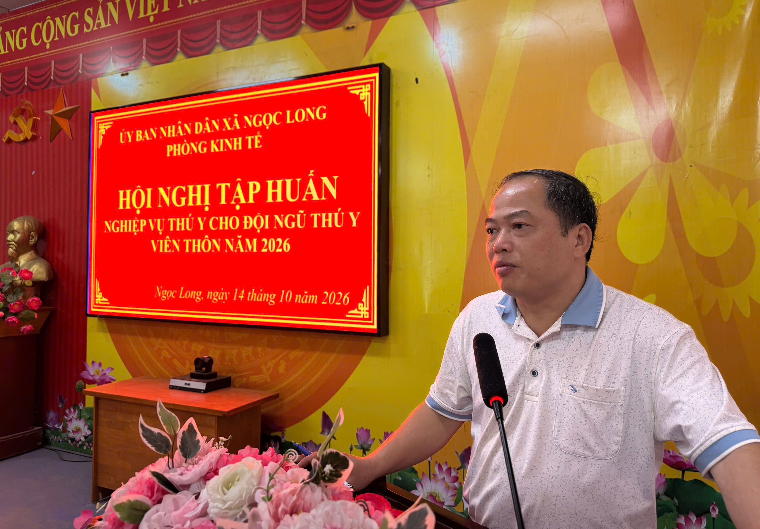 XÃ NGỌC LONG TẬP HUẤN NGHIỆP VỤ THÚ Y CHO ĐỘI NGŨ THÚ Y THÔN, BẢN