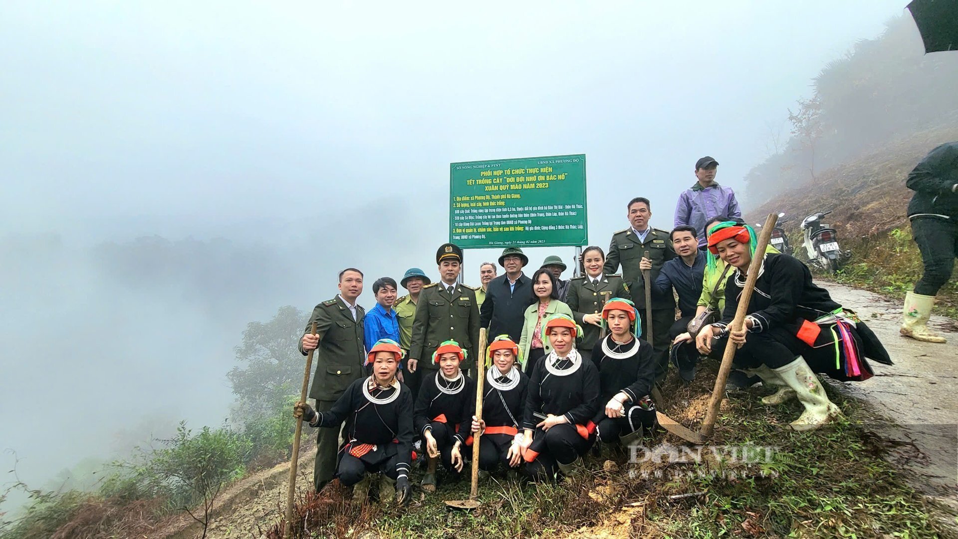 Chàng trai người dân tộc Dao với ước mơ phủ xanh núi rừng quê hương