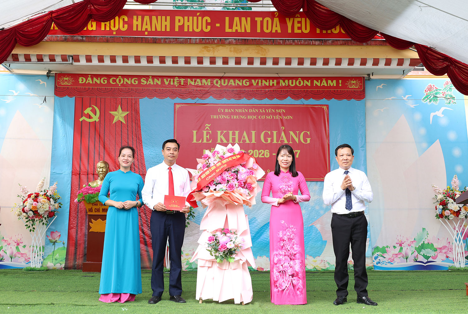 khai-giang6.jpg