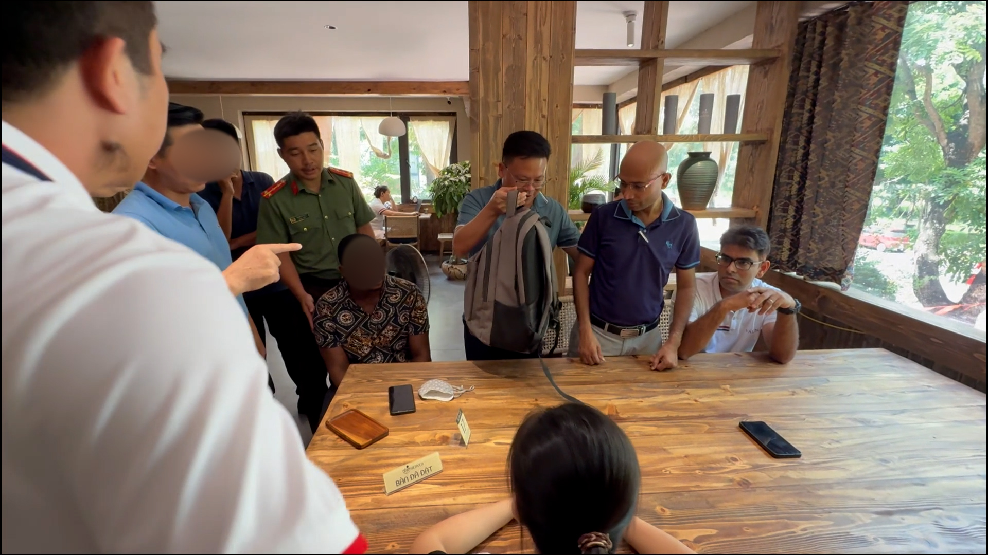 KHỞI TỐ 02 NGƯỜI NƯỚC NGOÀI LÀM GIẢ, MUA BÁN BẰNG CẤP, CHỨNG CHỈ TRÊN KHÔNG GIAN MẠNG