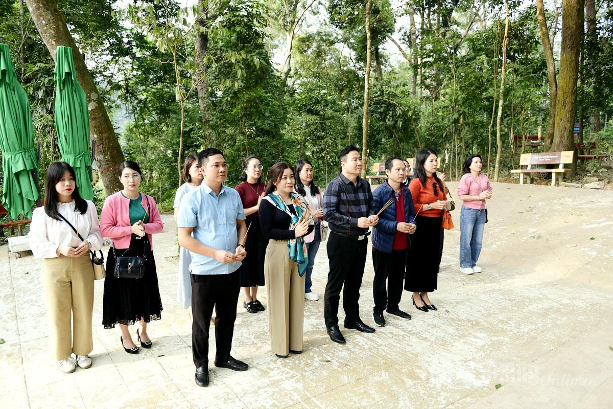 Hội Nhà báo các tỉnh Trung du, miền núi phía Bắc về nguồn tại Tân Trào