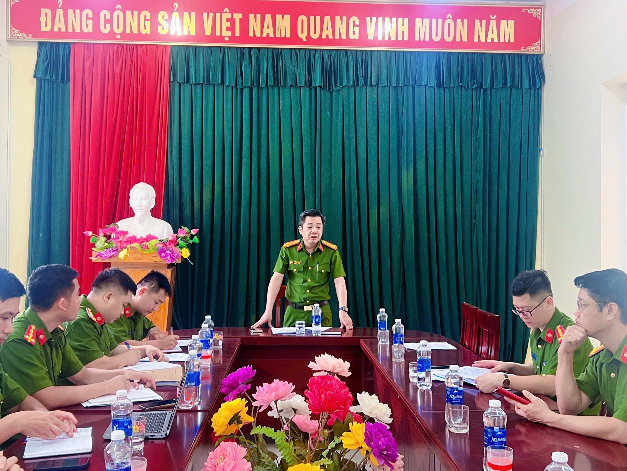 Lãnh đạo Công an tỉnh kiêm tra Công an xã Xuân Vân
