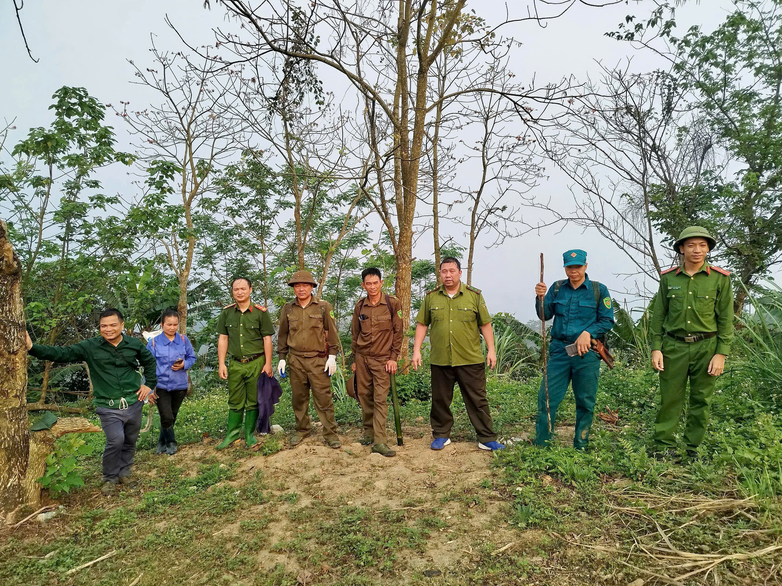 CÔNG AN XÃ KIM BÌNH PHỐI HỢP TUẦN RỪNG, GÓP PHẦN GIỮ BÌNH YÊN TỪ CƠ SỞ