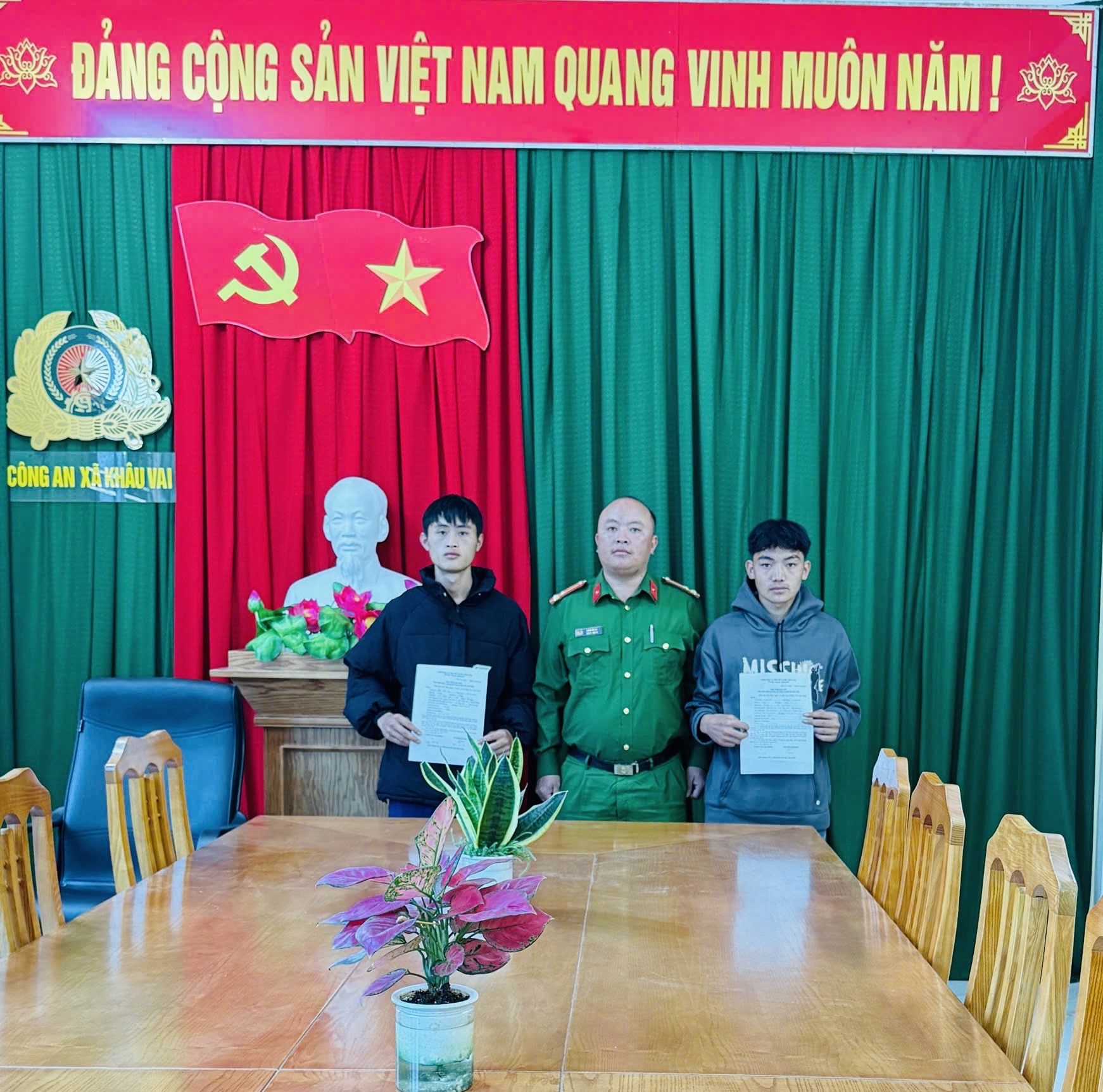 NHIỀU CÔNG DÂN XÃ KHÂU VAI VIẾT ĐƠN TÌNH NGUYỆN THỰC HIỆN NGHĨA VỤ THAM GIA CAND