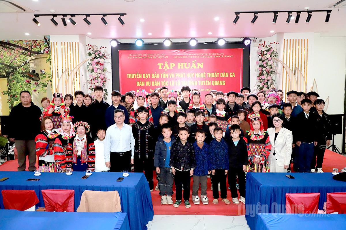 Tập huấn truyền dạy bảo tồn, phát huy nghệ thuật dân ca, dân vũ d ân tộc Lô Lô