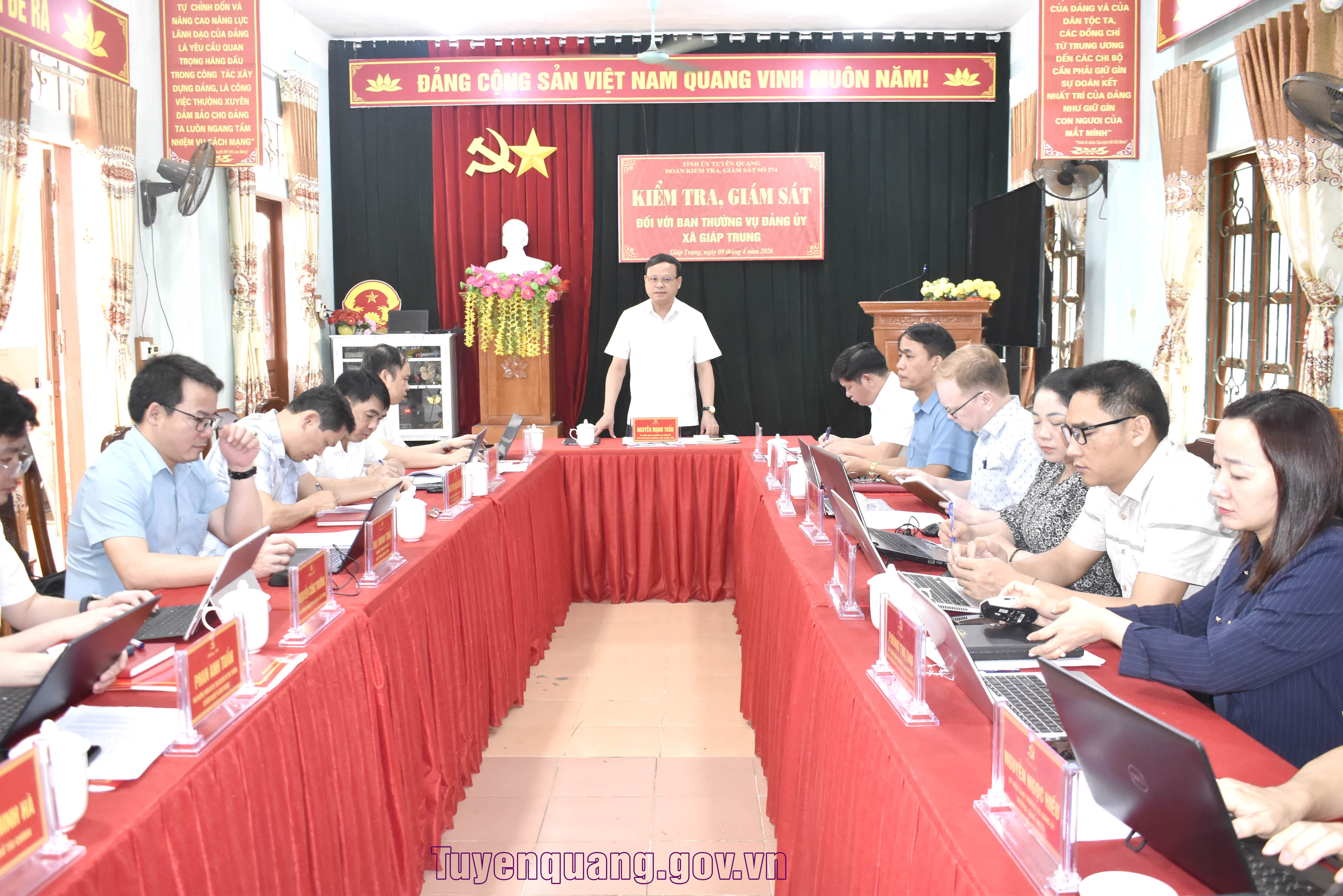 Phó Chủ tịch Thường trực UBND tỉnh Nguyễn Mạnh Tuấn kiểm tra, giám sát tại xã Giáp Trung