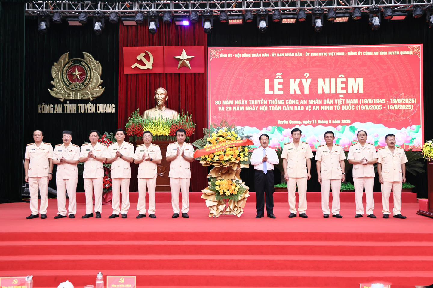 PHÁT HUY TRUYỀN THỐNG VẺ VANG - VỮNG BƯỚC VÀO KỶ NGUYÊN MỚI