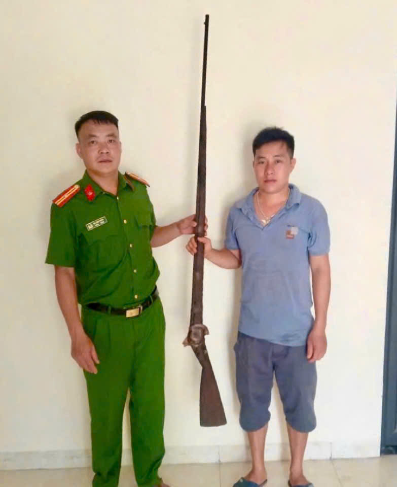 CÔNG AN XÃ NGỌC ĐƯỜNG TĂNG CƯỜNG TUYÊN TRUYỀN, VẬN ĐỘNG NHÂN DÂN GIAO NỘP VŨ KHÍ, VẬT LIỆU NỔ, CÔNG CỤ HỖ TRỢ