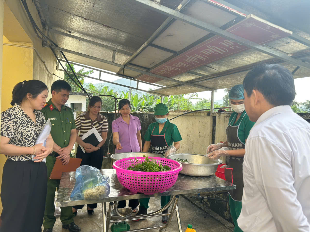 ĐOÀN KIỂM TRA LIÊN NGÀNH XÃ XUÂN GIANG RA QUÂN KIỂM TRA AN TOÀN THỰC PHẨM TRONG "THÁNG HÀNH ĐỘNG" NĂM 2026
