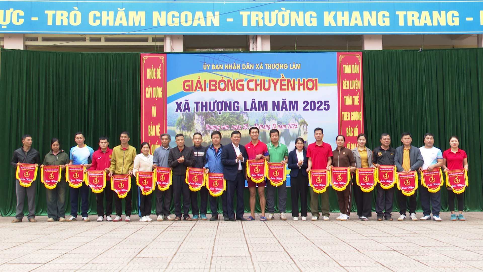 Xã Thượng Lâm tổ chức thành công giải bóng chuyền hơi năm 2025