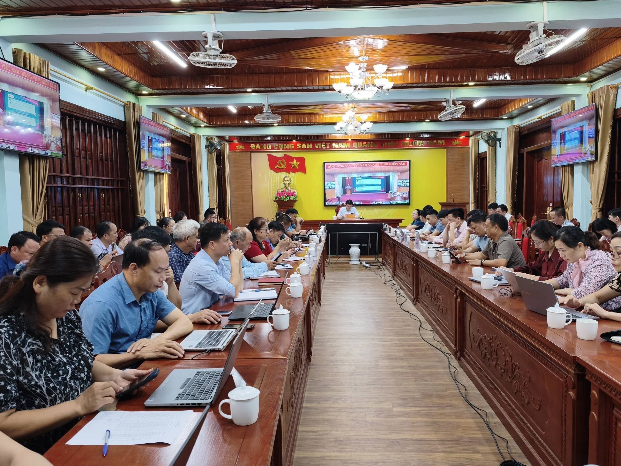 Học tập, quán triệt, triển khai thực hiện các văn bản của BCH Trung ương, Bộ Chính trị, Ban Bí thư và của Tỉnh ủy 