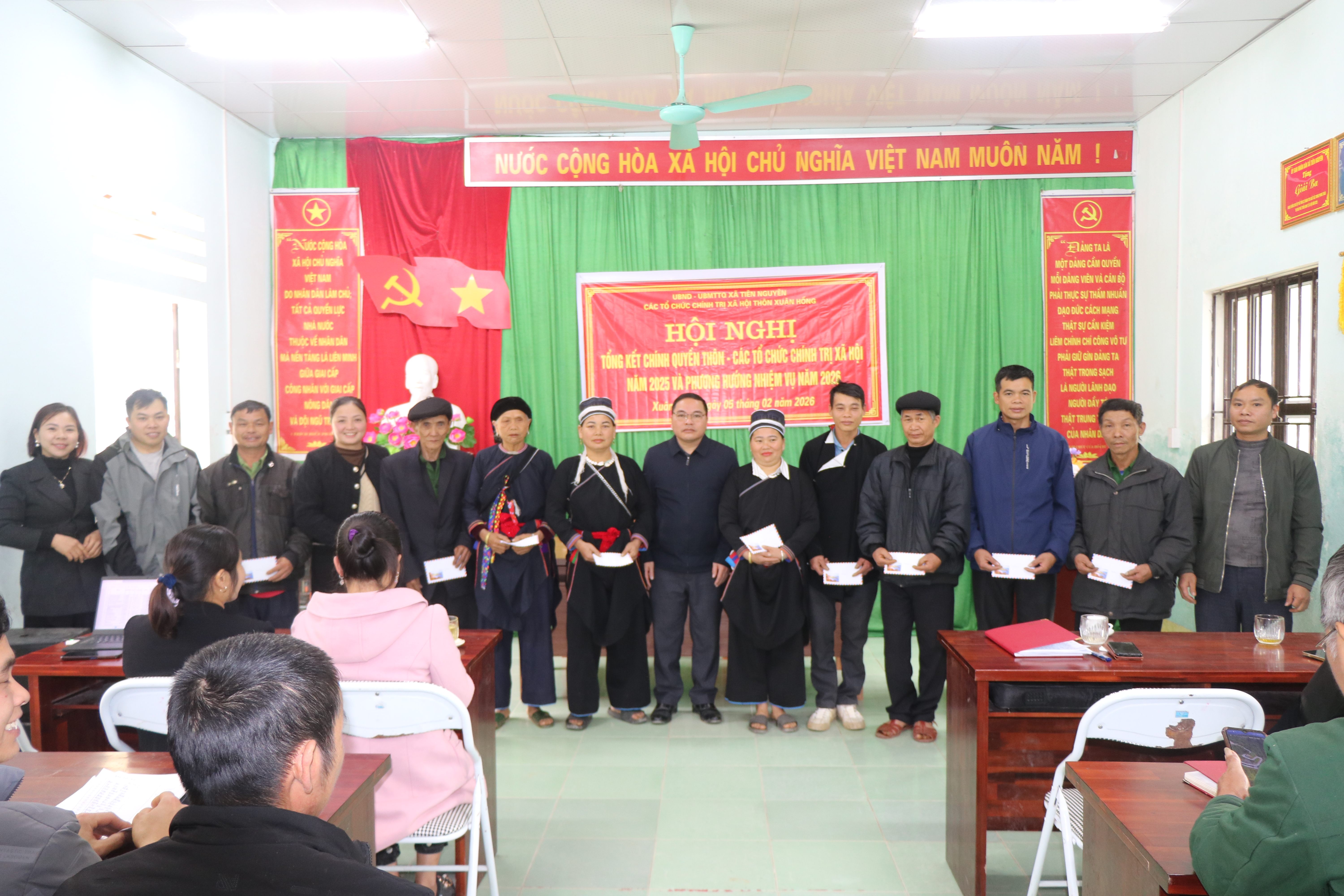 Hội nghị tổng kết công tác chính quyền - Mặt trận Tổ quốc và các đoàn thể thôn Xuân Hồng