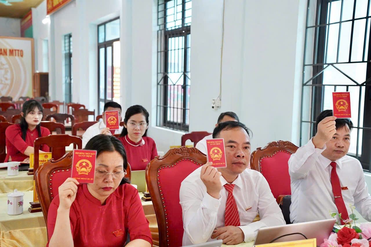 TÂN TRỊNH TỔ CHỨC KỲ HỌP CHUYÊN ĐỀ LẦN THỨ NHẤT HĐND XÃ KHÓA XXIII, NHIỆM KỲ 2026–2031