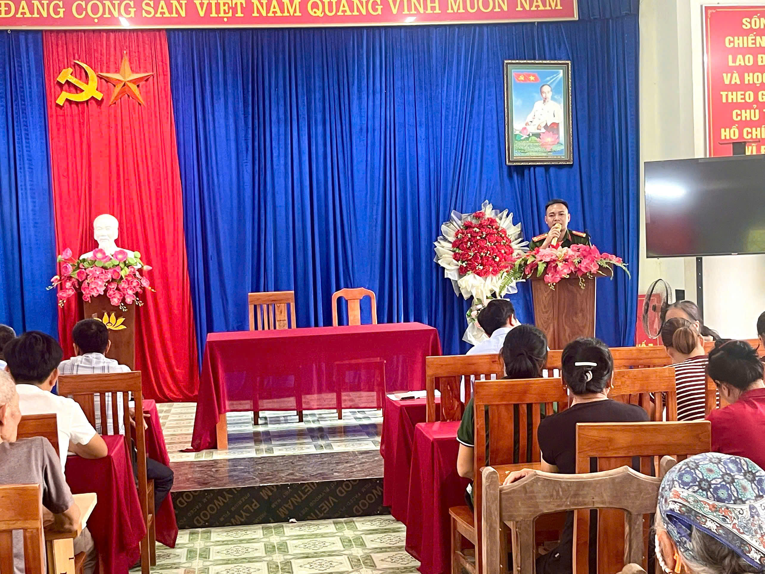 CÔNG AN XÃ NÀ HANG TĂNG CƯỜNG TUYÊN TRUYỀN PHÁP LUẬT TẠI CÁC THÔN TRÊN ĐỊA BÀN