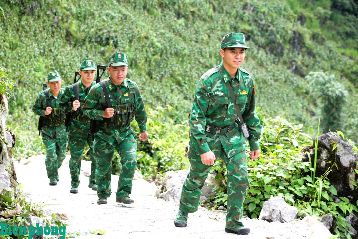 Những người lính Biên phòng vượt núi, mở đường tuần tra biên giới