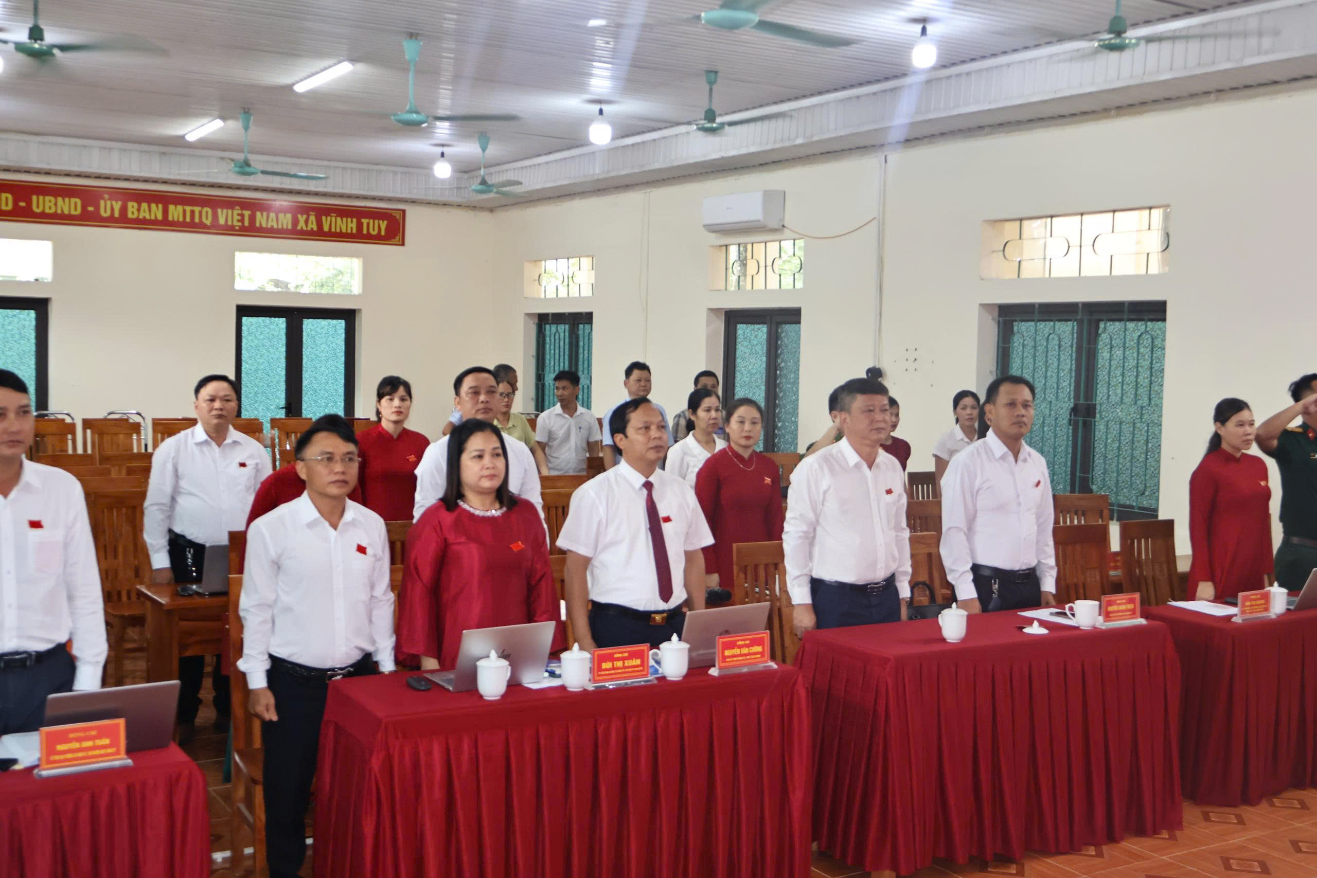 Kỳ họp HĐND xã chao cờ.jpg