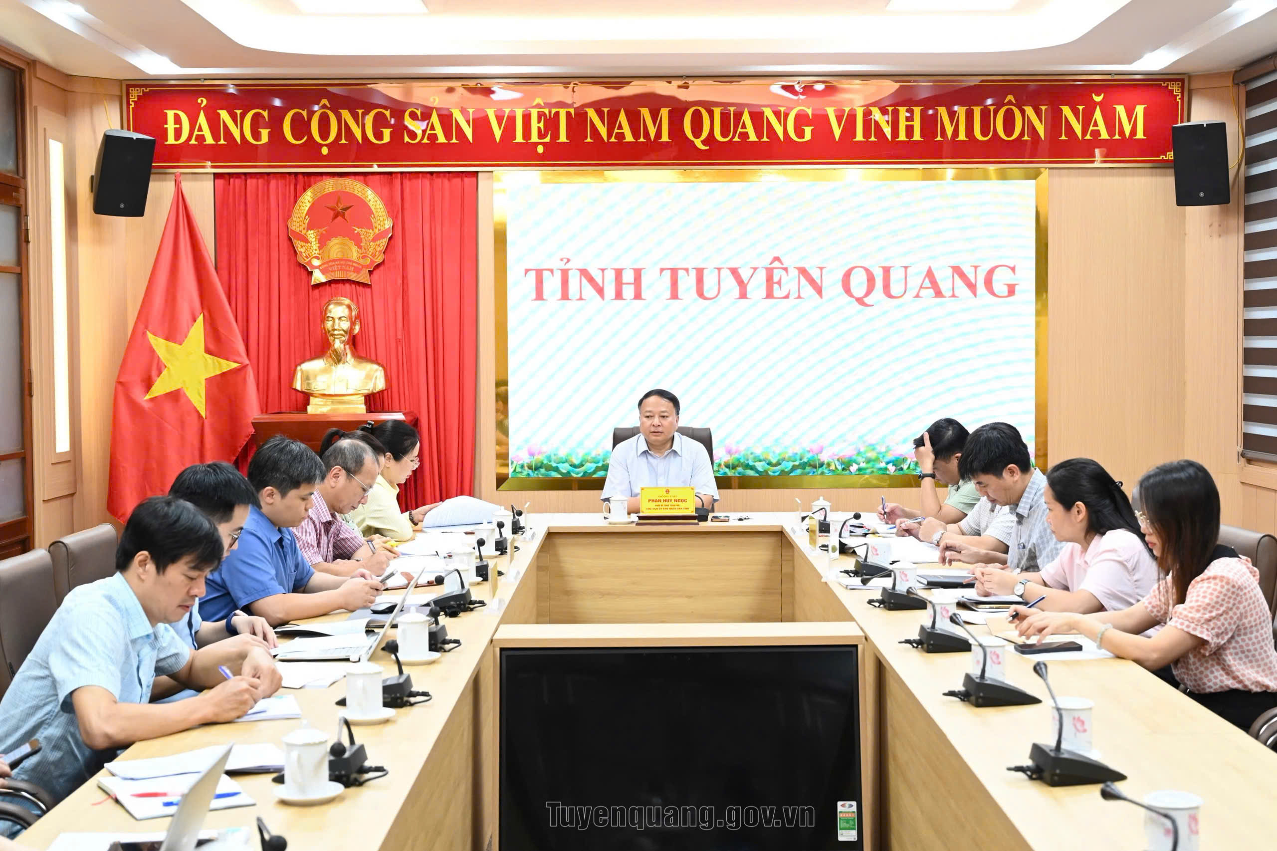 Chủ tịch UBND tỉnh Phan Huy Ngọc chủ trì họp thúc đẩy giải ngân vốn đầu tư công