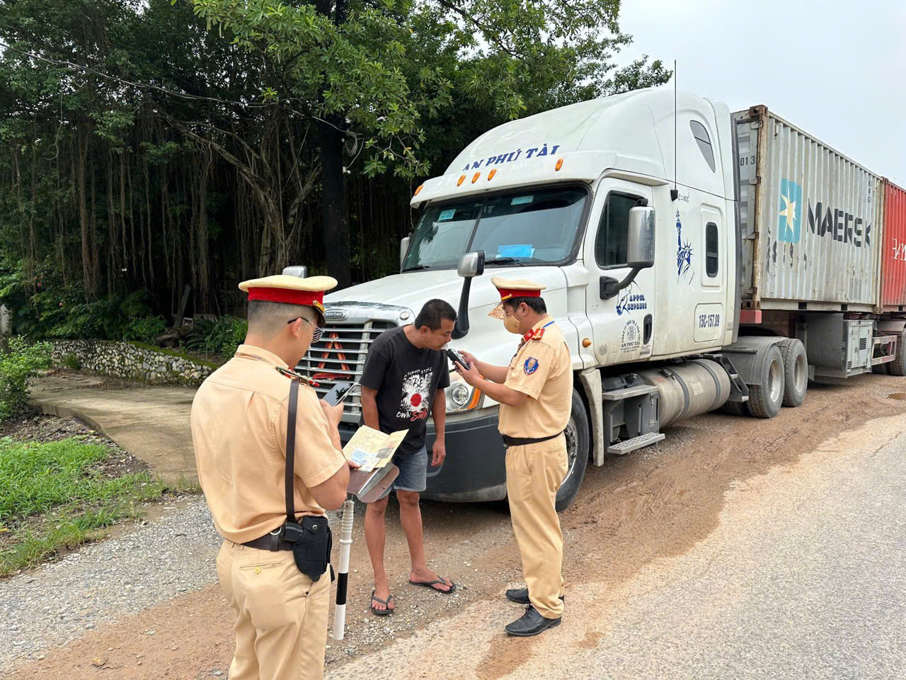 TĂNG CƯỜNG TỔNG KIỂM SOÁT, XỬ LÝ VI PHẠM ĐỐI VỚI PHƯƠNG TIỆN KINH DOANH VẬN TẢI