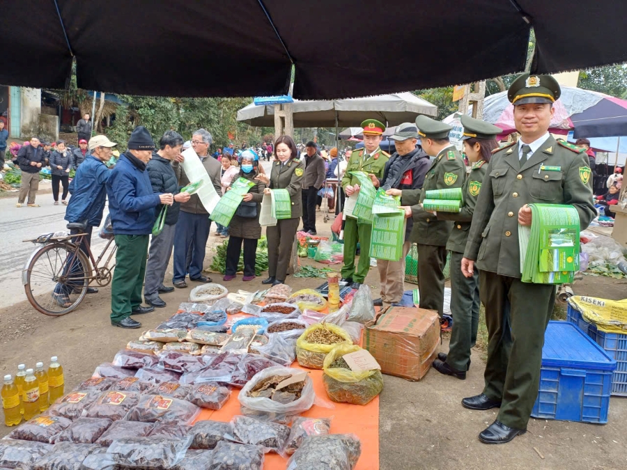 Ki&ecirc;m l&acirc;m tt tại chợ 44.jpg