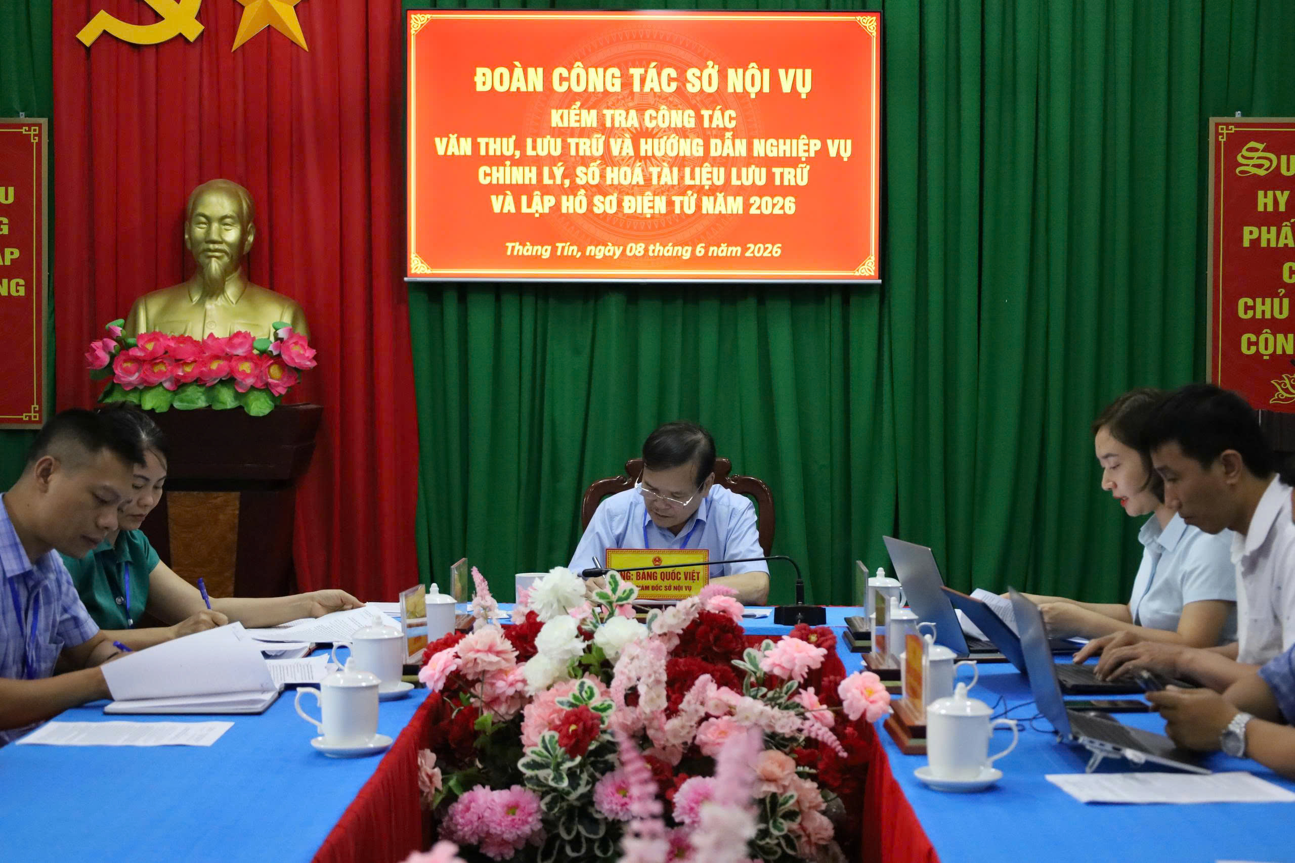ĐOÀN CÔNG TÁC SỞ NỘI VỤ KIỂM TRA CÔNG TÁC VĂN THƯ, LƯU TRỮ VÀ HƯỚNG DẪN NGHIỆP VỤ CHỈNH LÝ, SỐ HÓA TÀI LIỆU LƯU TRỮ, LẬP HỒ SƠ ĐIỆN TỬ NĂM 2026 TẠI XÃ THÀNG TÍN