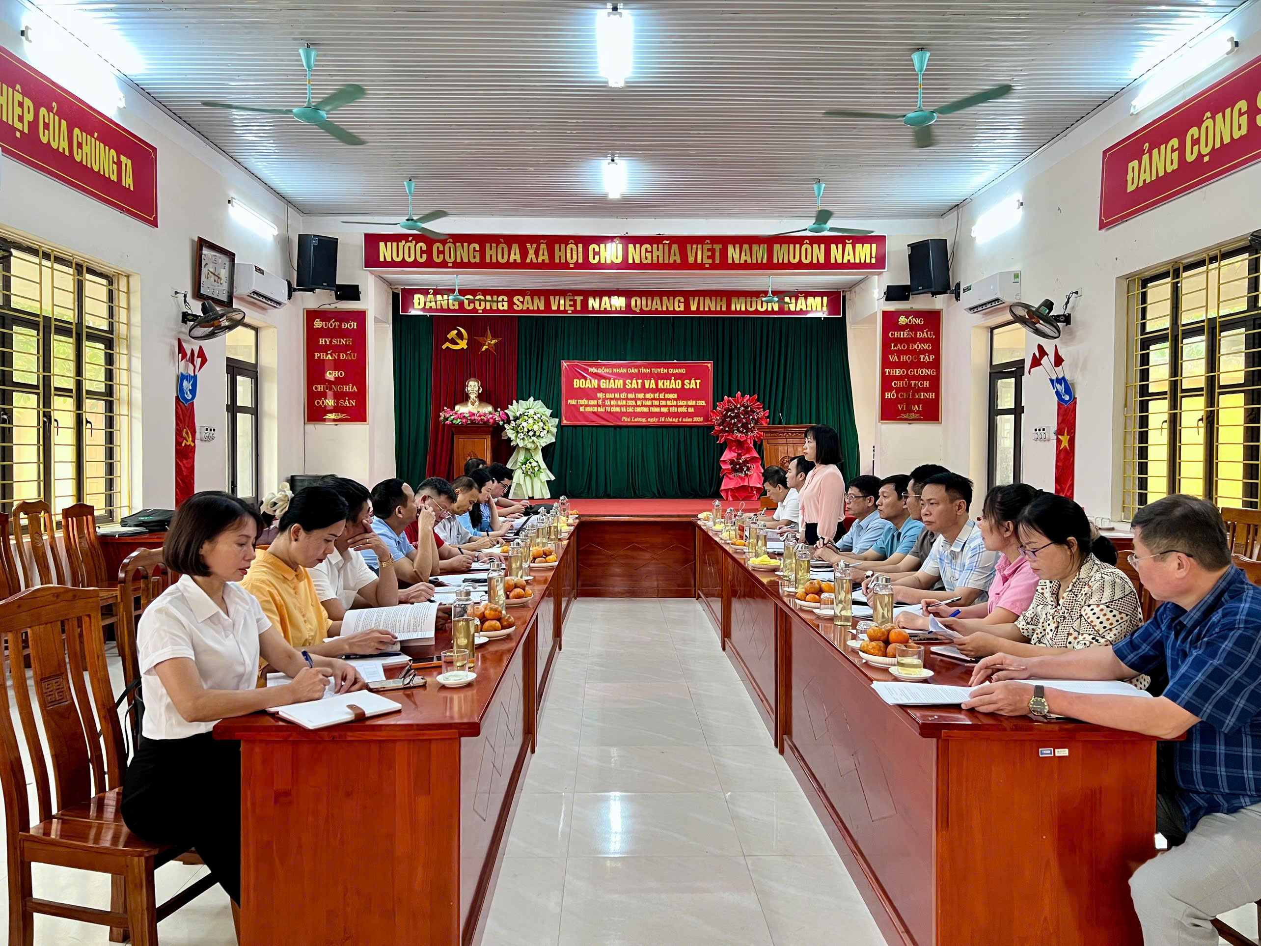 ĐOÀN GIÁM SÁT HỘI ĐỒNG NHÂN DÂN TỈNH TUYÊN QUANG LÀM VIỆC VỚI ĐẢNG ỦY - UBND XÃ PHÚ LƯƠNG