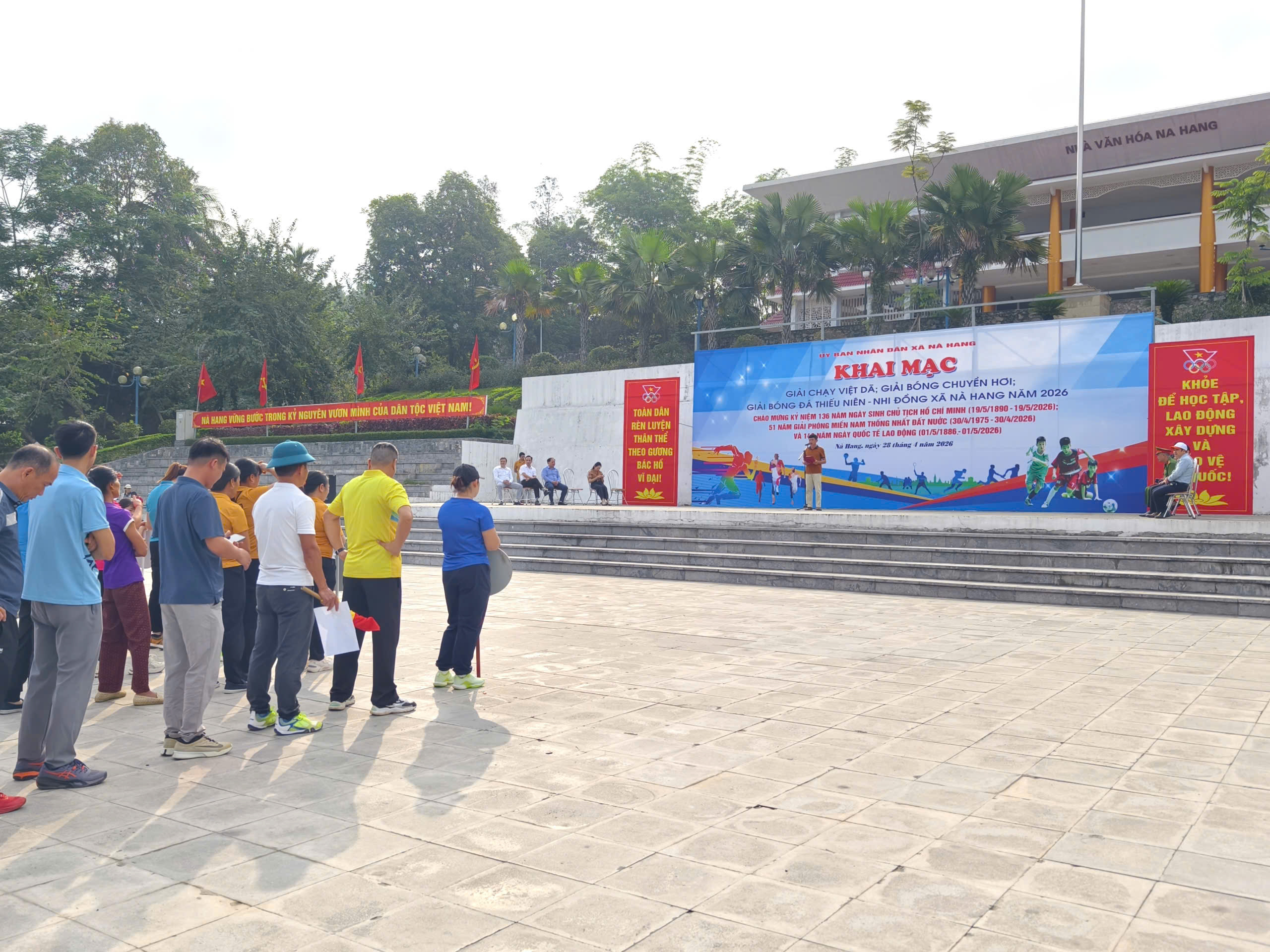 Xã Nà Hang khai mạc các hoạt động thể thao chào mừng các ngày lễ lớn của đất nước