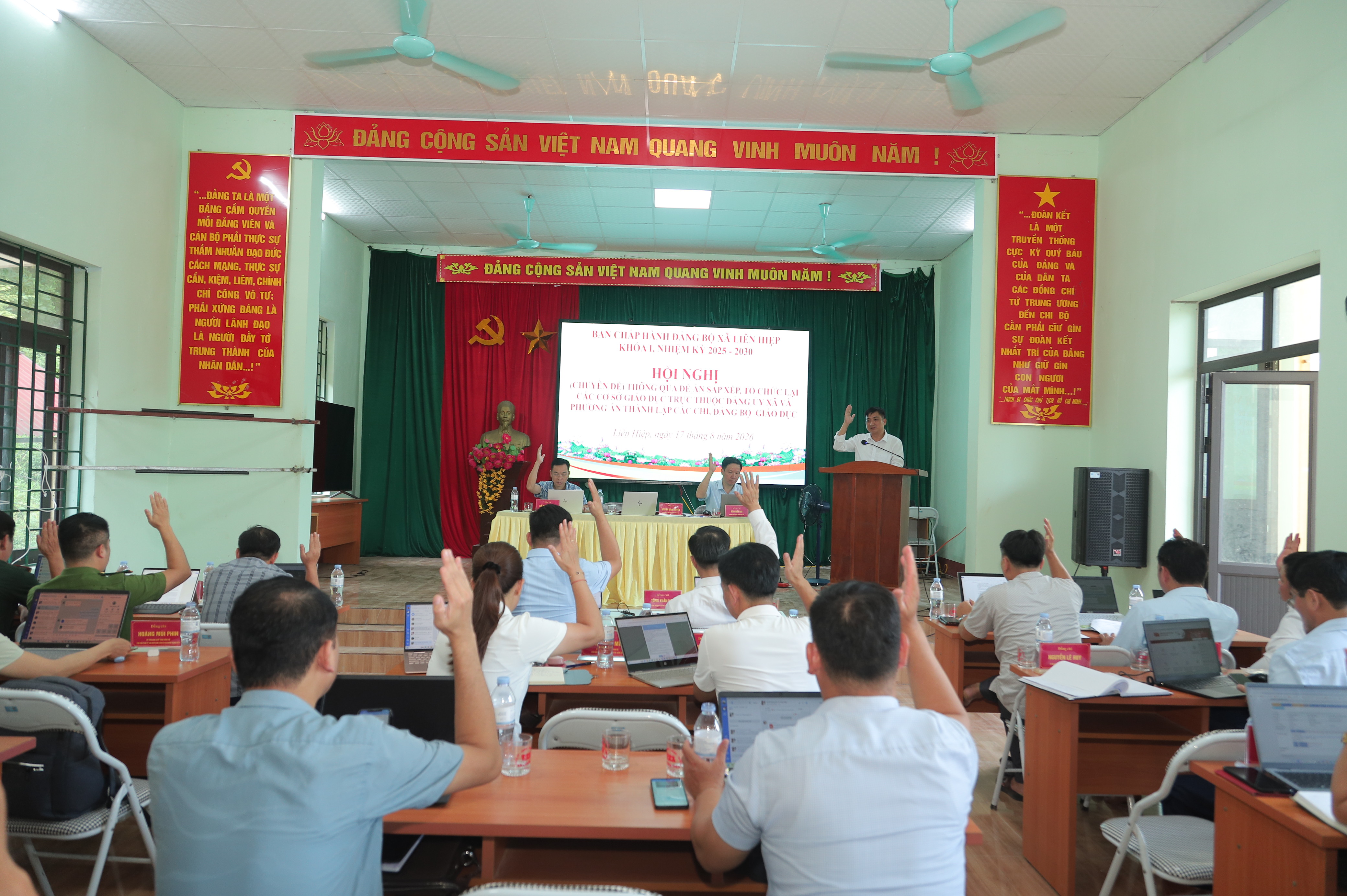 Đảng ủy xã Liên Hiệp tổ chức Hội nghị Ban Chấp hành Đảng bộ xã phiên họp chuyên đề về sắp xếp tổ chức c ơ sở giáo dục