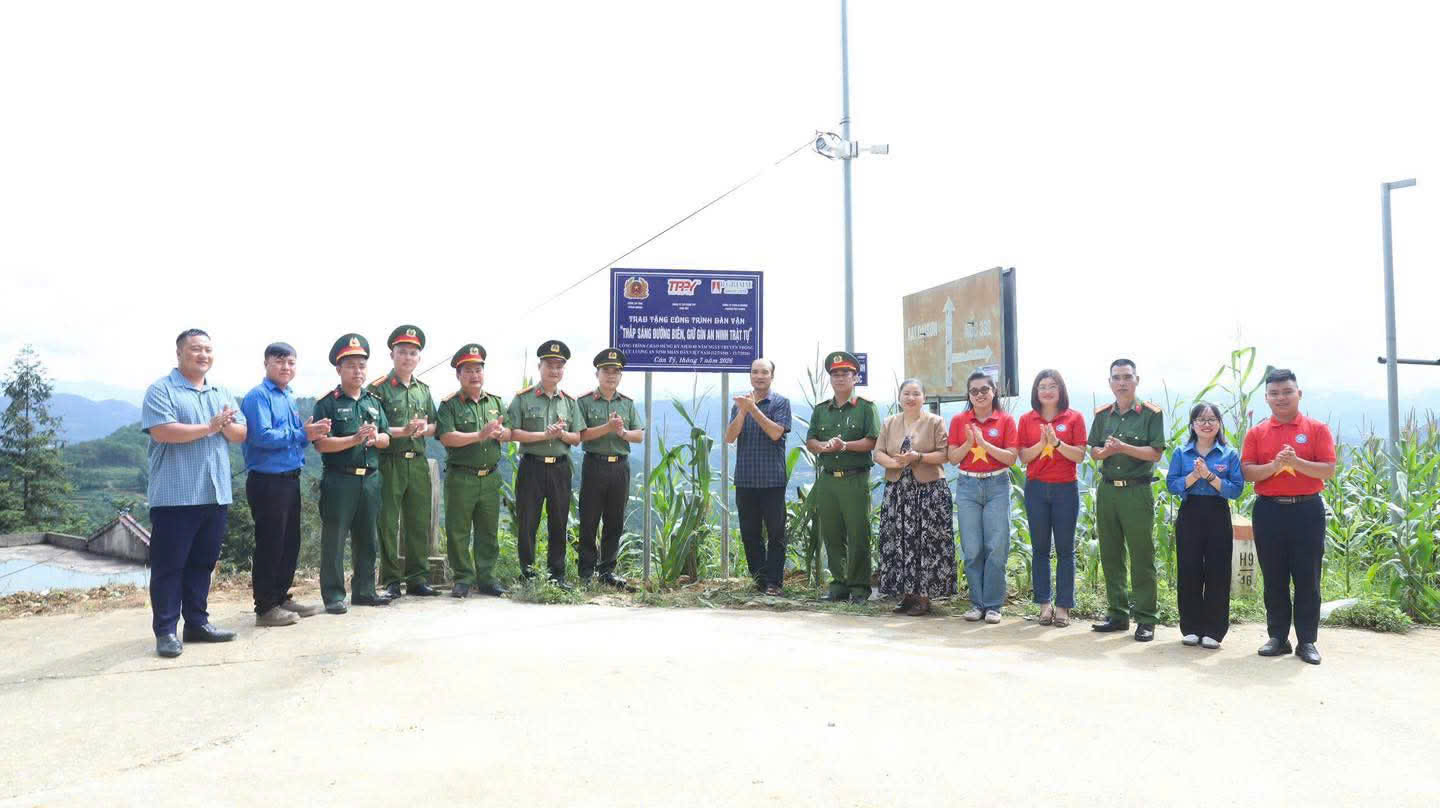THẮP SÁNG ĐƯỜNG QUÊ