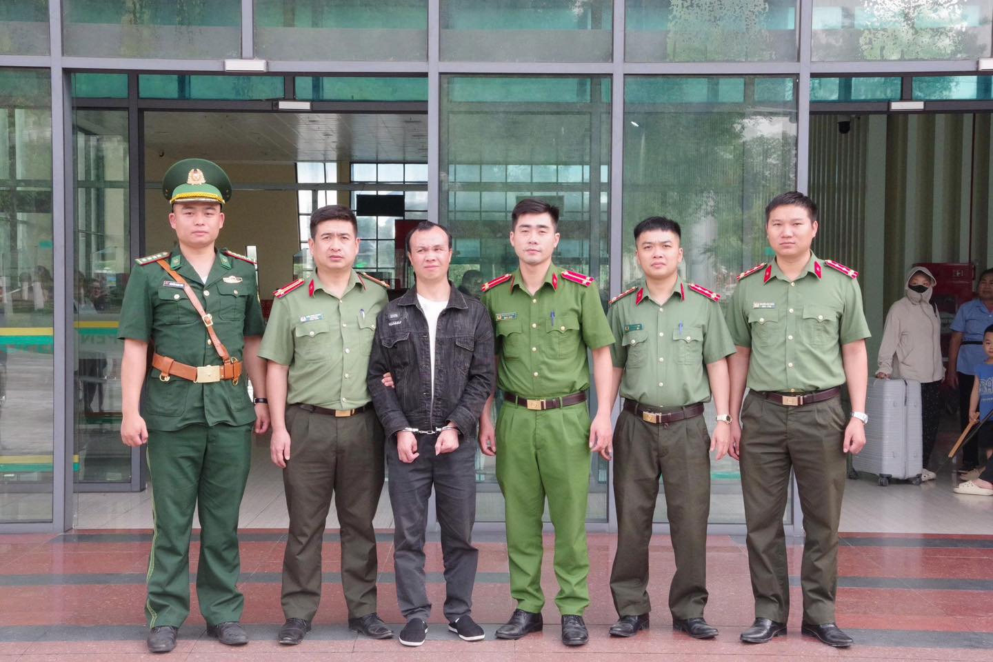 CÔNG AN TUYÊN QUANG PHỐI HỢP BẮT GIỮ ĐỐI TƯỢNG TRUY NÃ QUỐC TẾ
