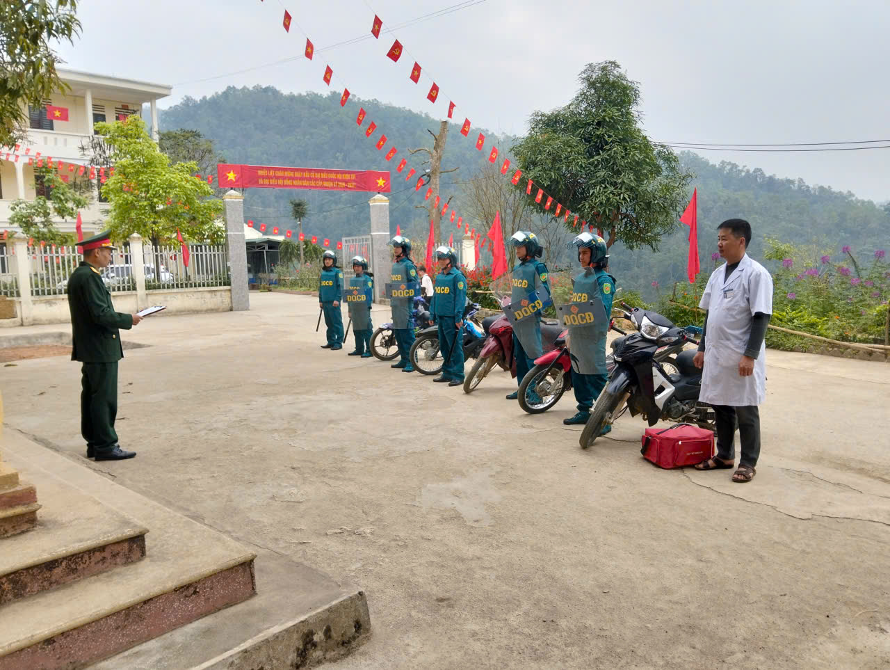 Ban CHQS xã Tát Ngà phối hợp triển khai phương án bảo vệ bầu cử