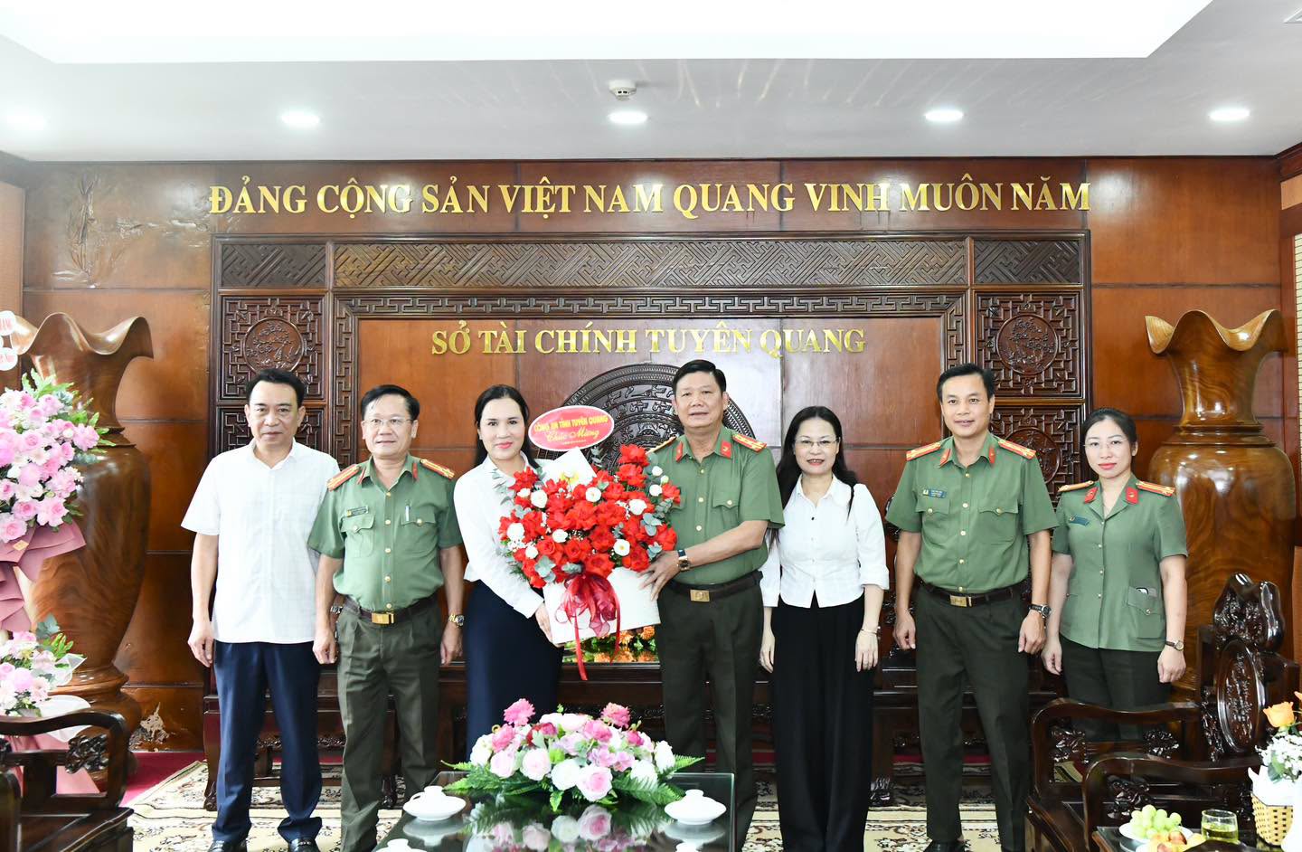 CÔNG AN TỈNH TUYÊN QUANG CHÚC MỪNG 81 NĂM NGÀY TRUYỀN THỐNG NGÀNH TÀI CHÍNH VIỆT NAM