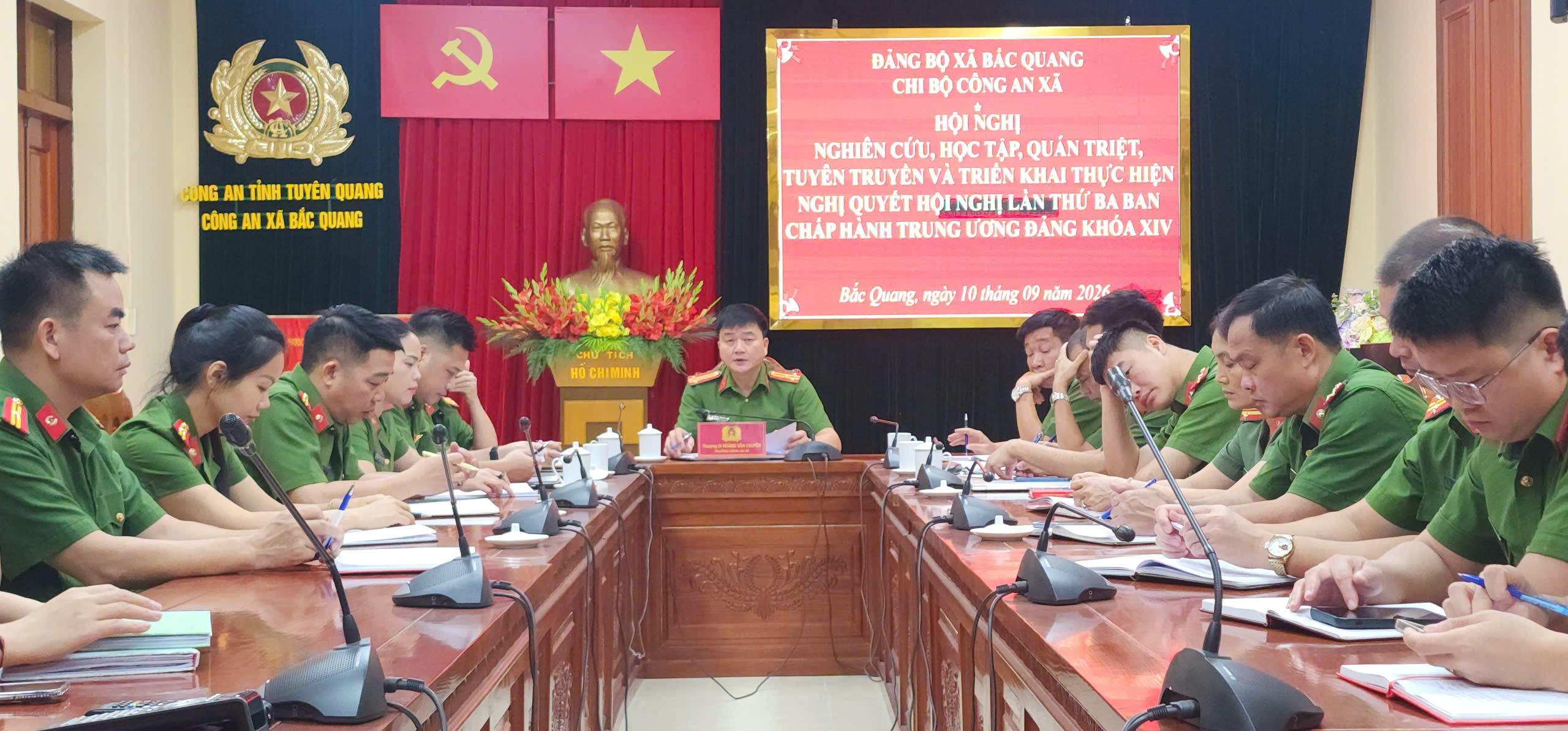 CHI BỘ CÔNG AN XÃ BẮC QUANG TỔ CHỨC HỘI NGHỊ NGHIÊN CỨU, HỌC TẬP, QUÁN TRIỆT VÀ TRIỂN KHAI THỰC HIỆN NGHỊ QUYẾT HỘI NGHỊ LẦN THỨ 3 BAN CHẤP HÀNH TRUNG ƯƠNG ĐẢNG KHÓA XIV
