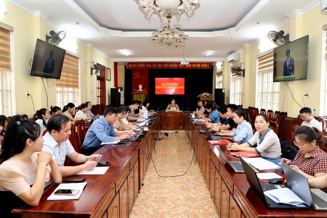 Đảng ủy Sở Tư pháp kết nối Hội nghị trực tuyến toàn quốc nghiên cứu, học tập, quán triệt và triển khai thực hiện Nghị quyết Hội nghị Trung ương 2