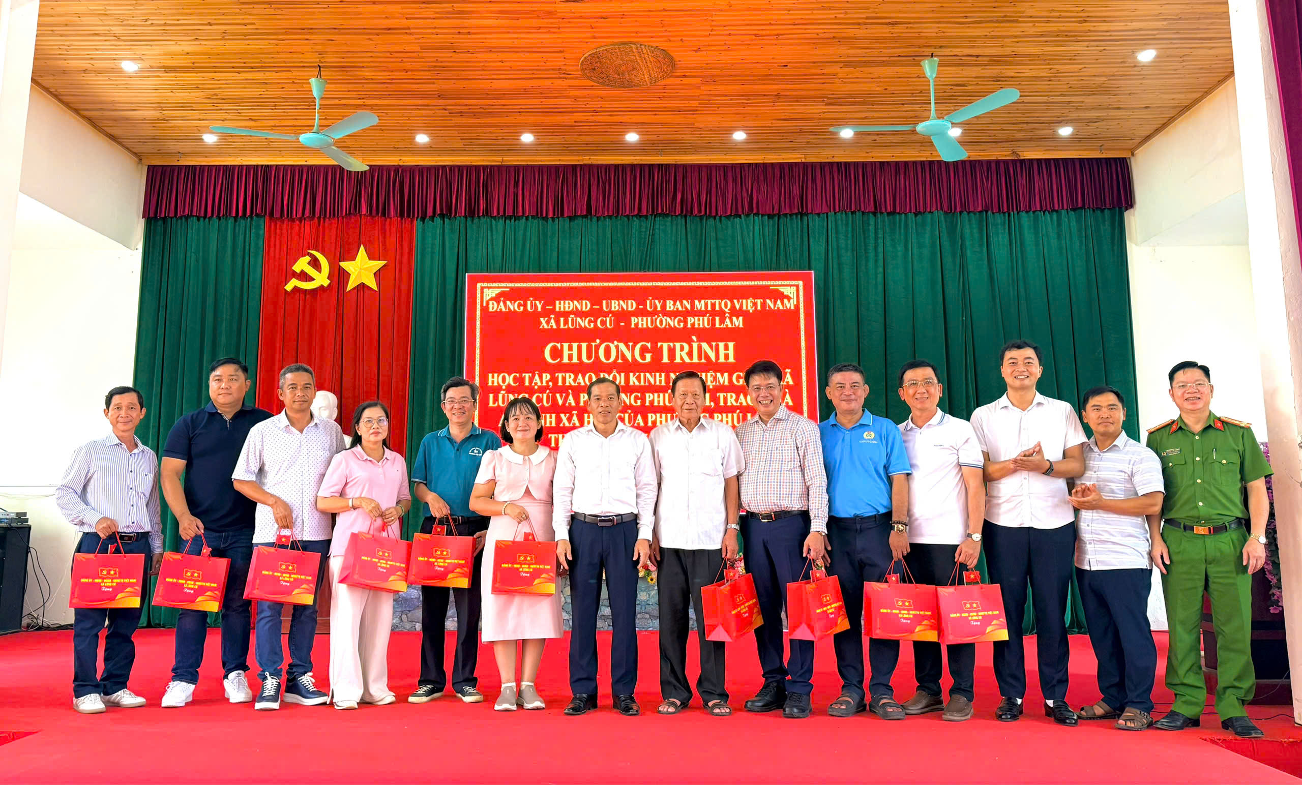 HƯỚNG TỚI KẾT NỐI, HỢP TÁC PHÁT TRIỂN GIỮA PHƯỜNG PHÚ LÂM VÀ XÃ LŨNG CÚ