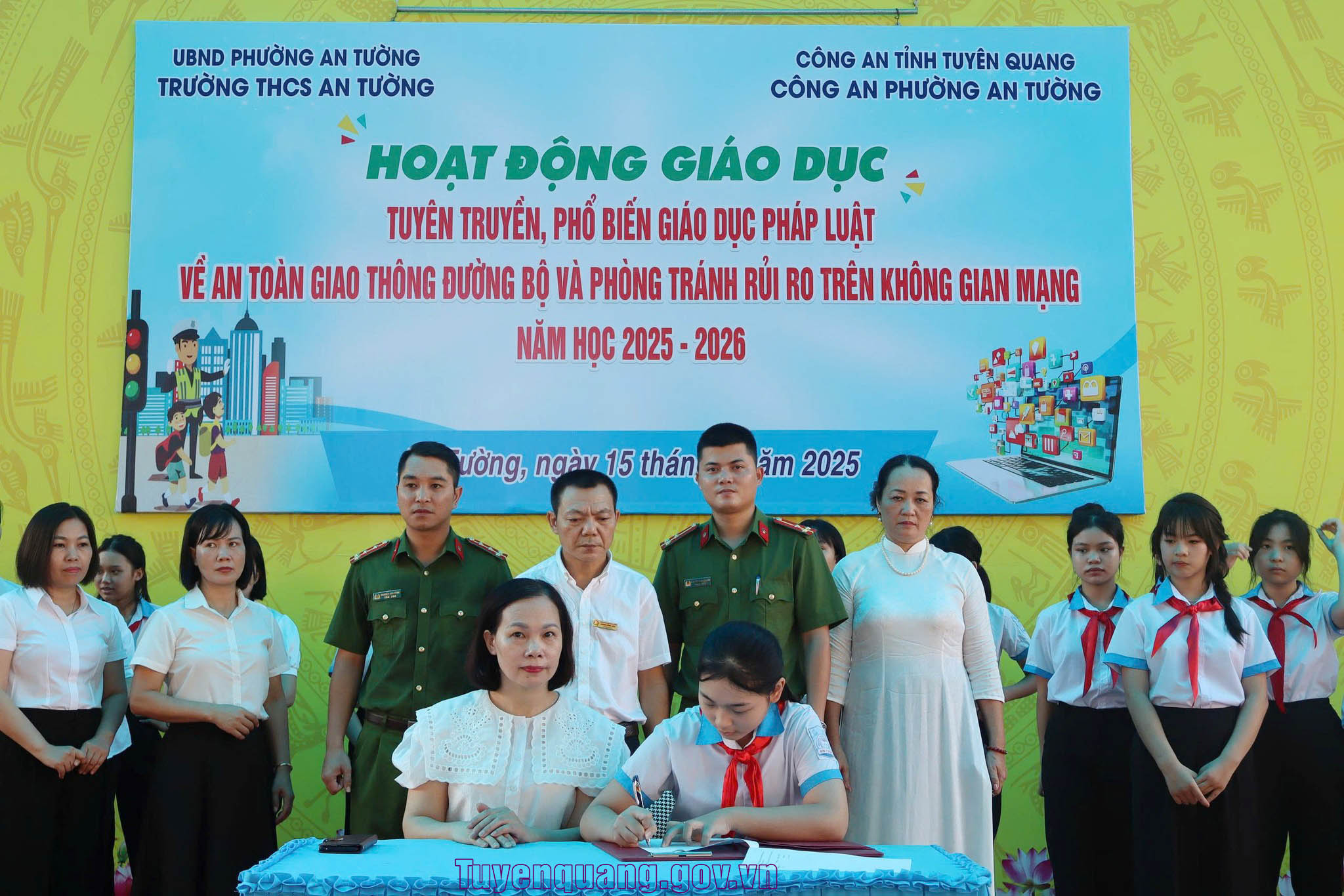 Chung tay bảo vệ trẻ em trên không gian mạng