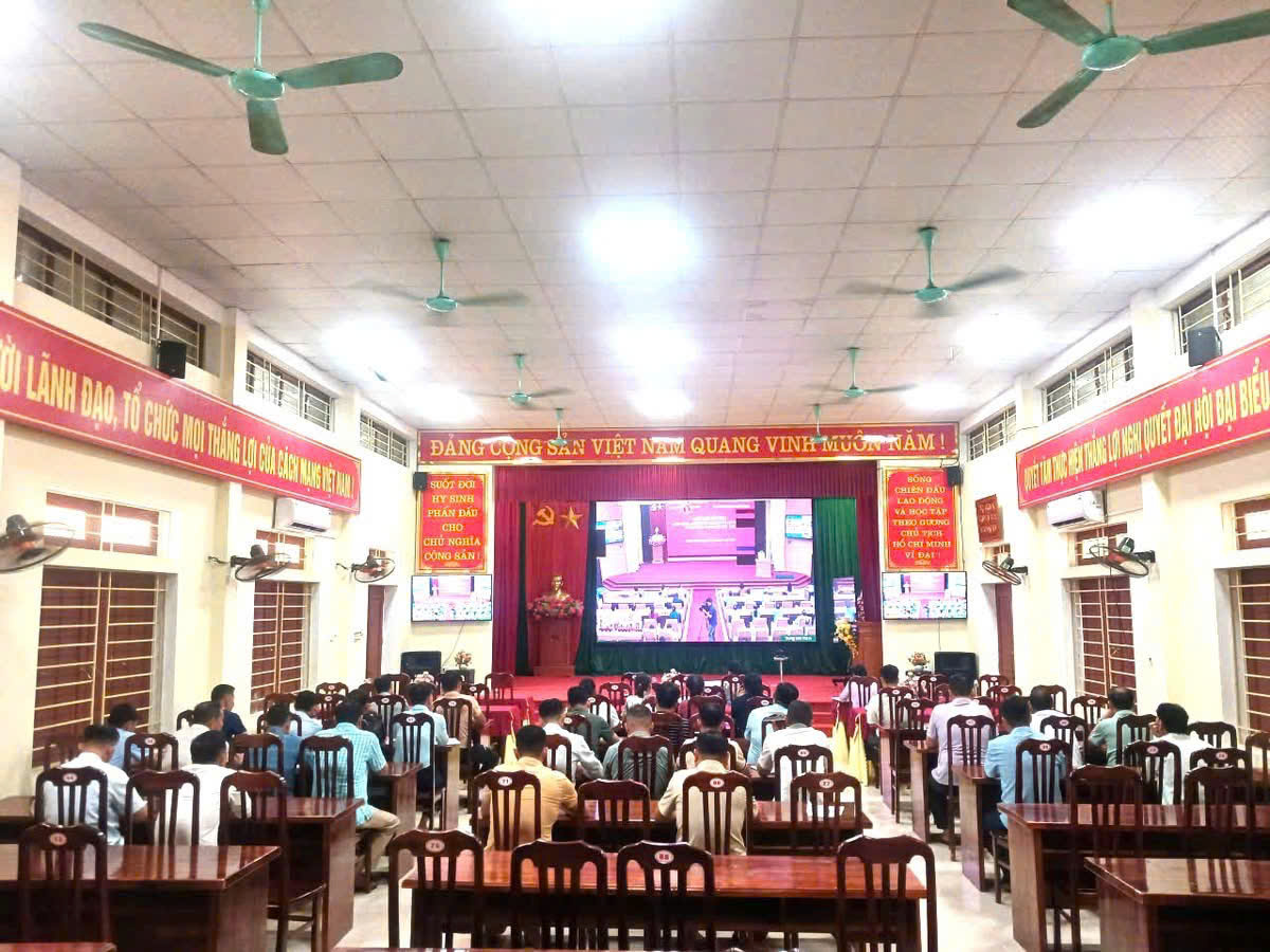 BỒI DƯỠNG KIẾN THỨC, NGHIỆP VỤ CHO CẤP UỶ CHI BỘ THÔN