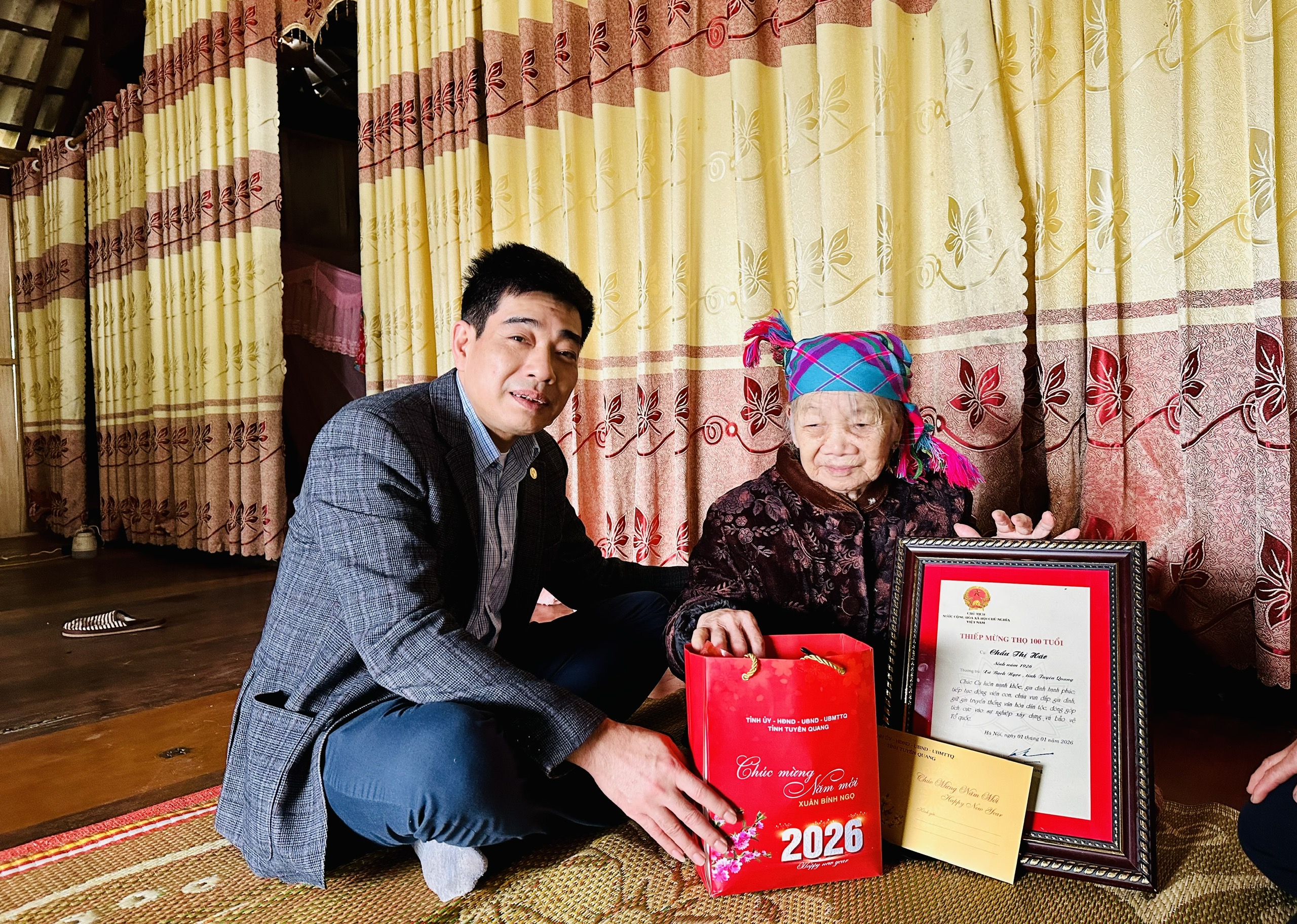 Lãnh đạo xã Bạch Ngọc thăm, tặng quà Tết Bính Ngọ 2026 trên địa bàn 